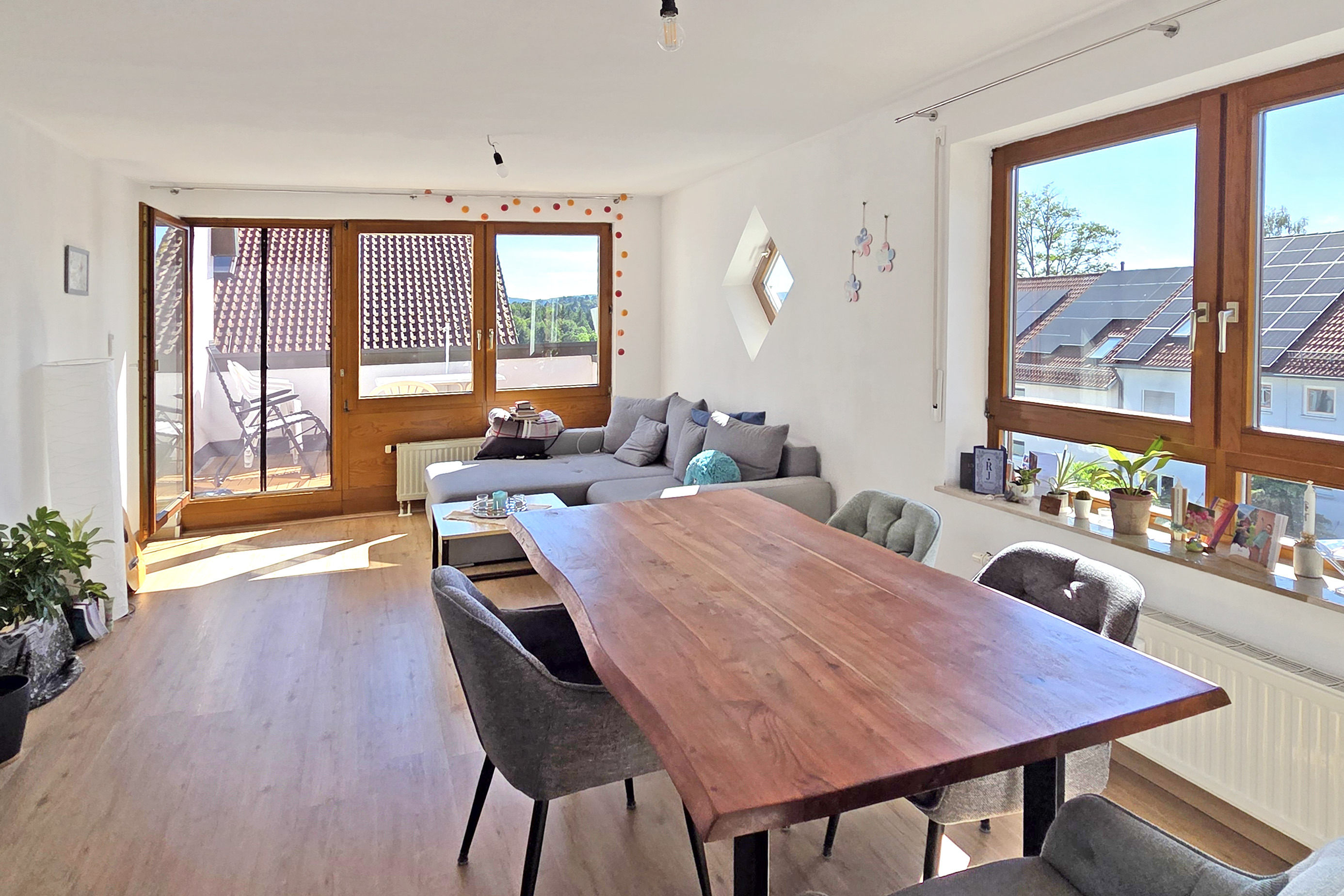 Charmante 3-Zimmer-Wohnung mit Dachterrasse