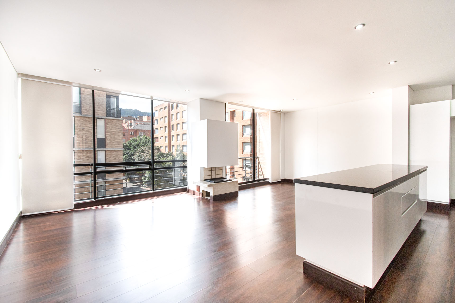 Apartamento con balcones para arriendo en El Virrey