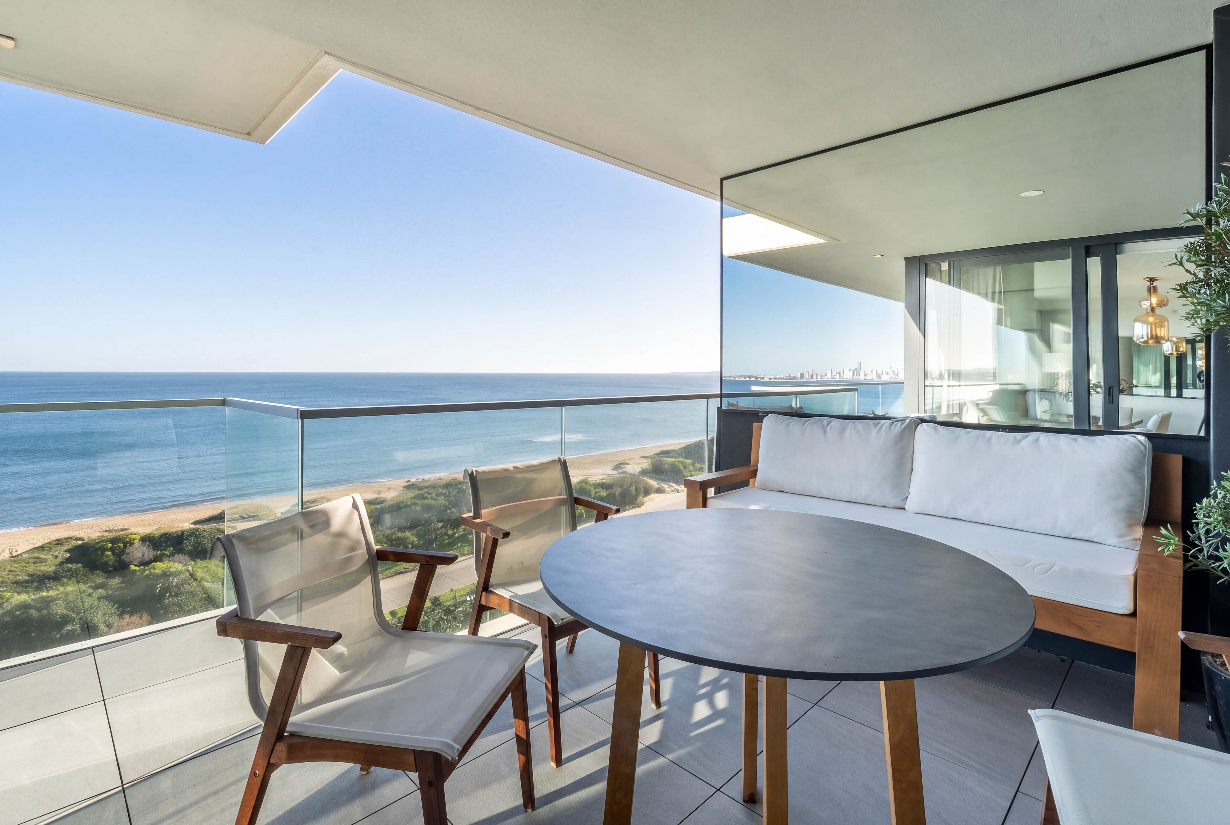 Exclusivo apartamento de 2 suites frente al mar
