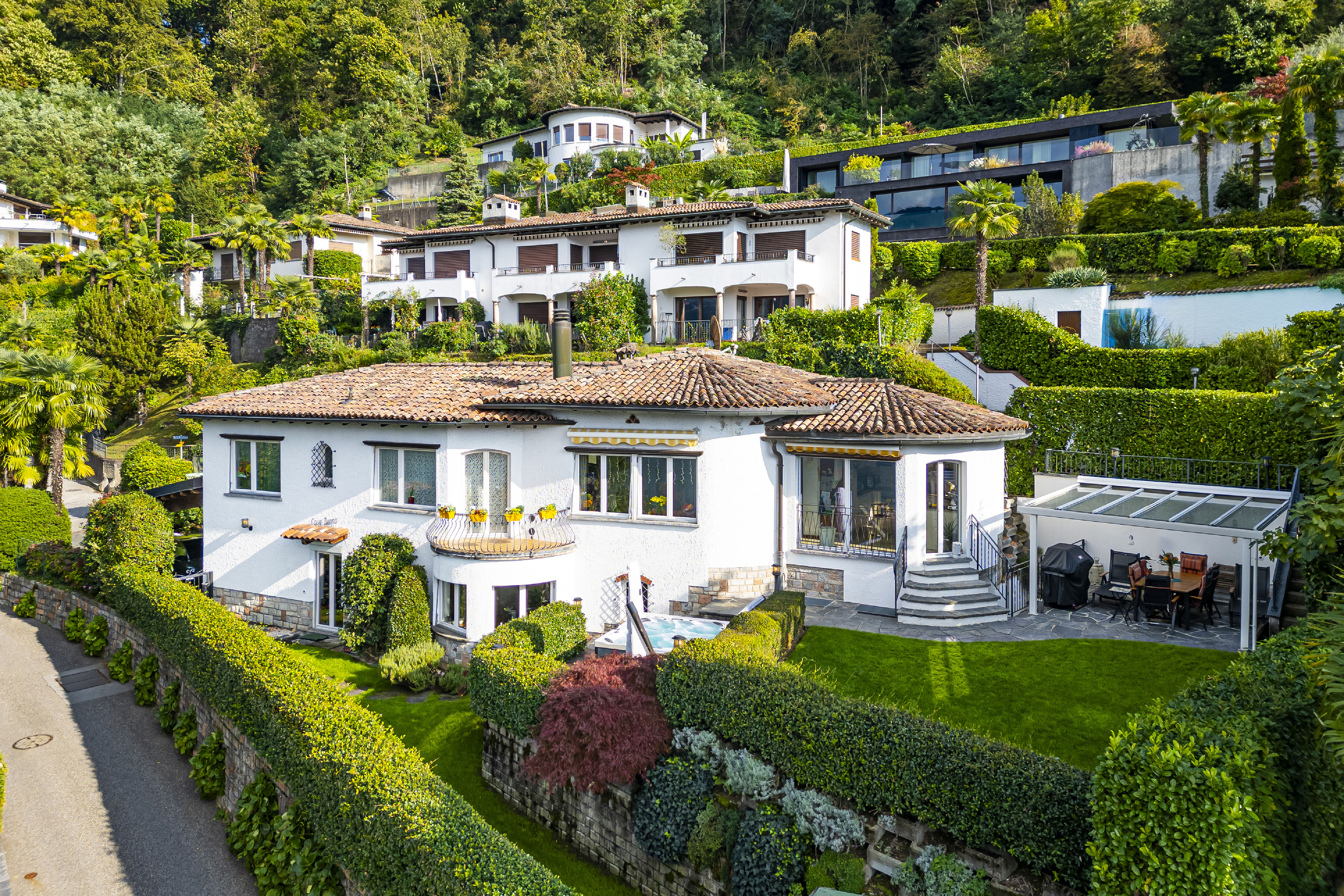Charming villa with lake views in a sought-after location