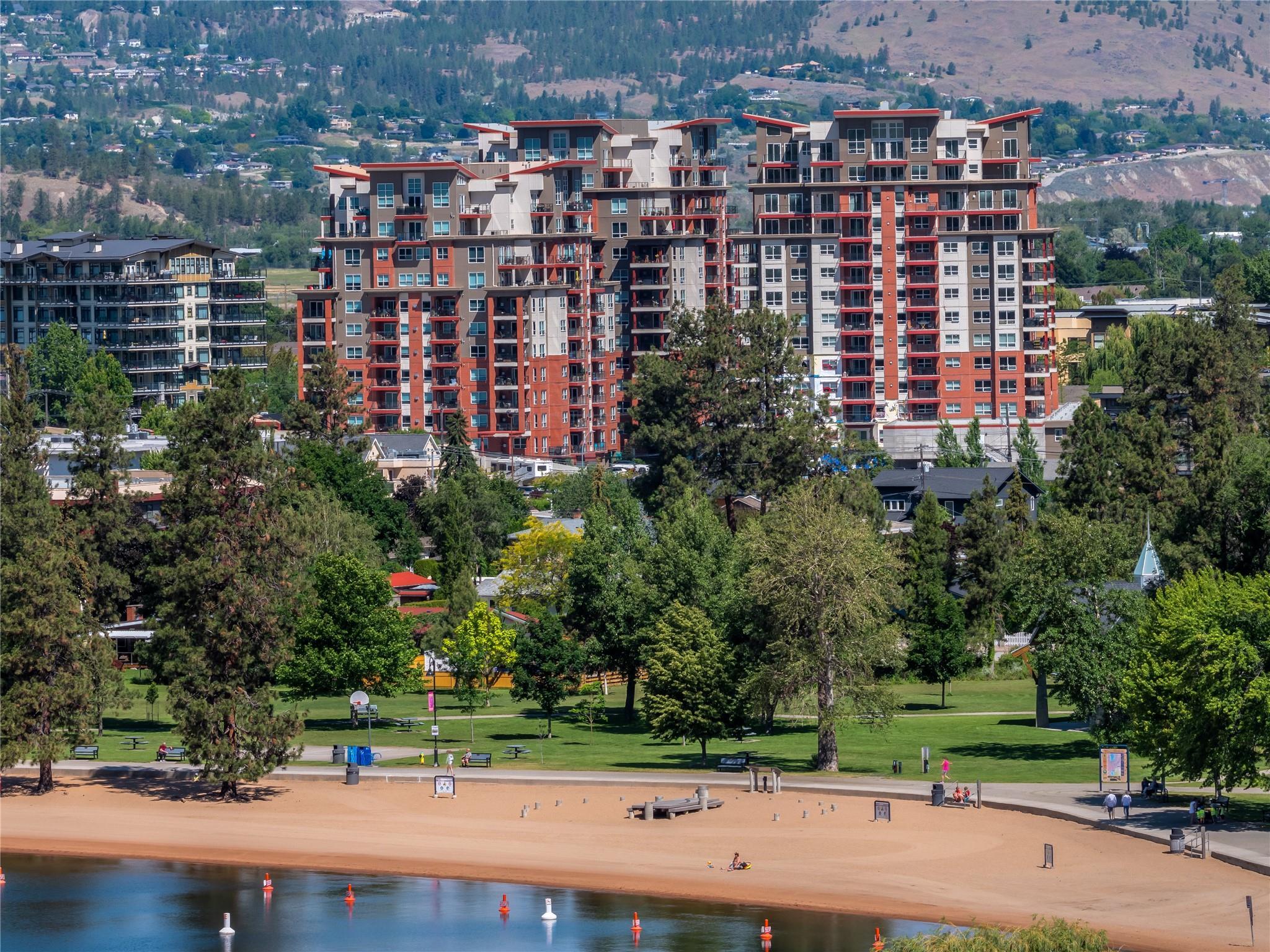 Luxury Skaha Lake Top-Floor Penthouse