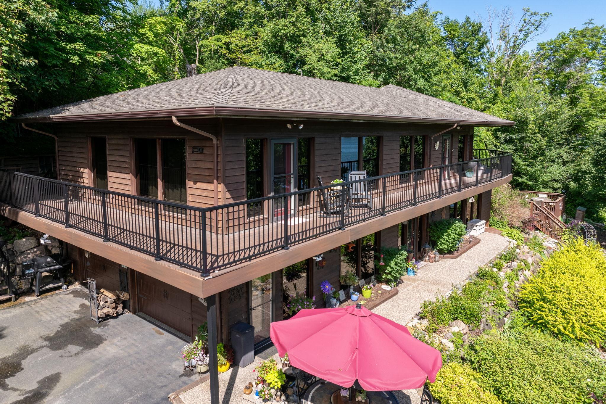Pristine Lake Jefferson Oasis: 133' Shore & Wrap Deck
