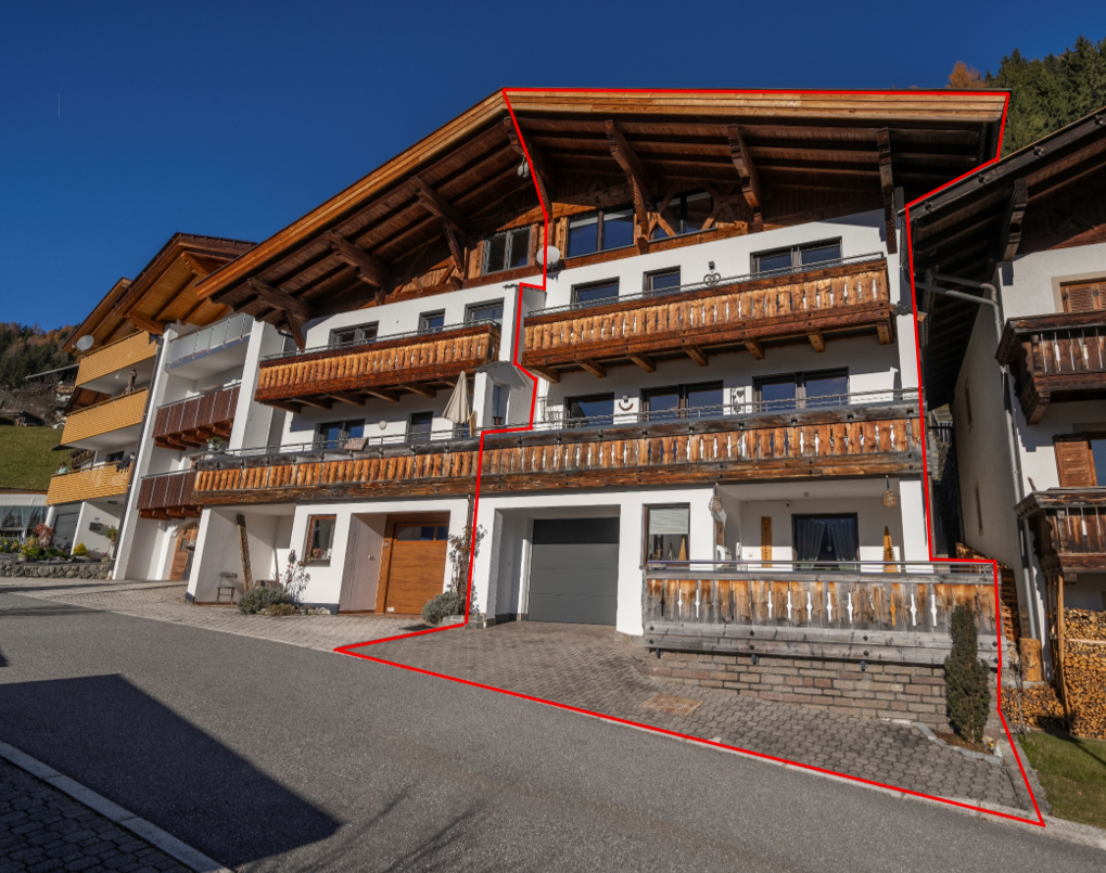 Gioiello abitativo ristrutturato e completamente arredato in posizione soleggiata con vista panoramica mozzafiato