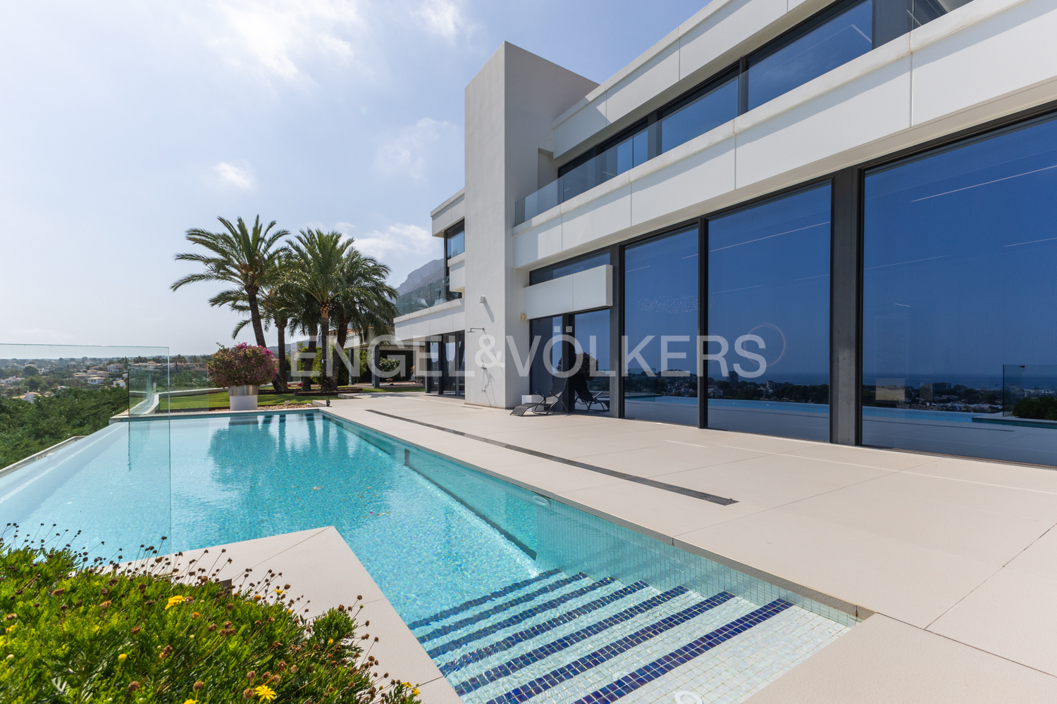 Luxury villa with panoramic views in Dénia