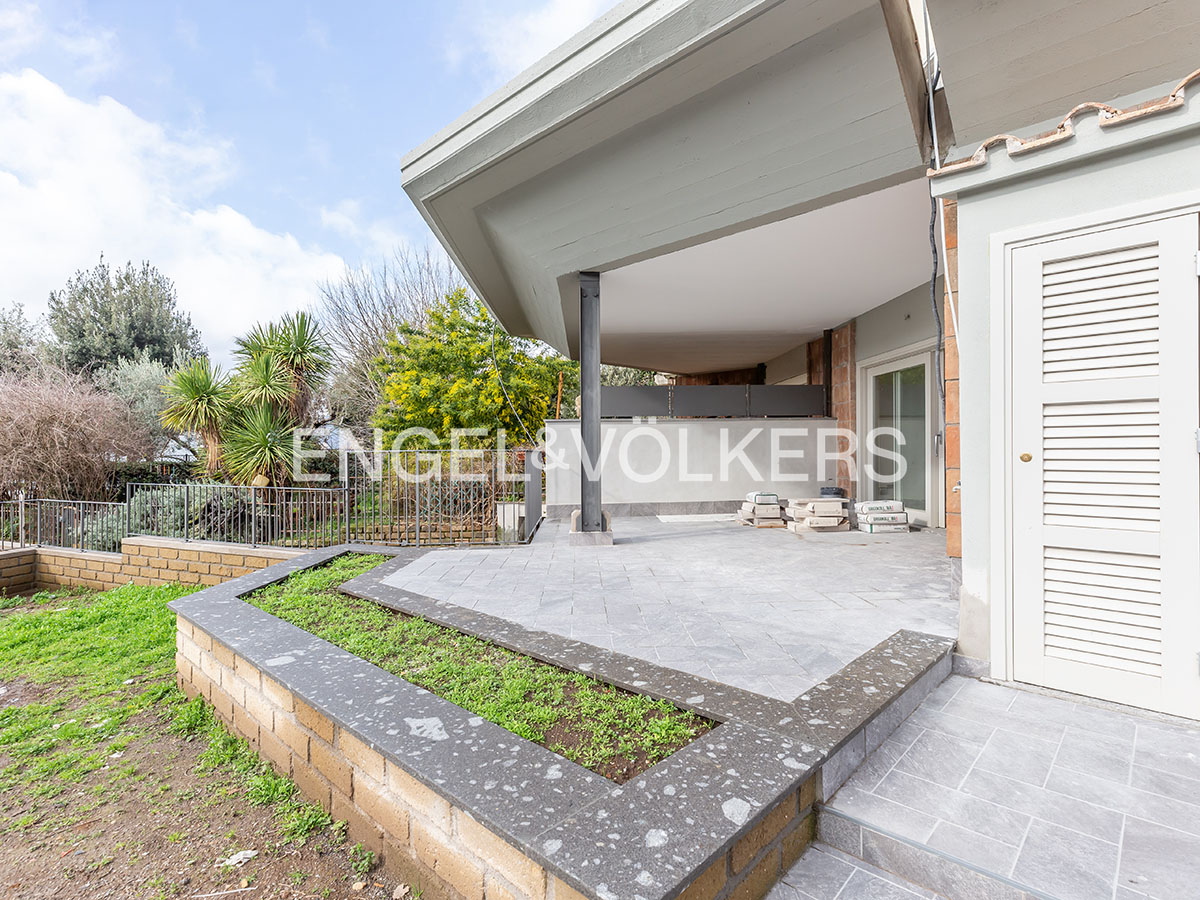 New independent construction with garden, tavern, and parking space in Trevignano Romano