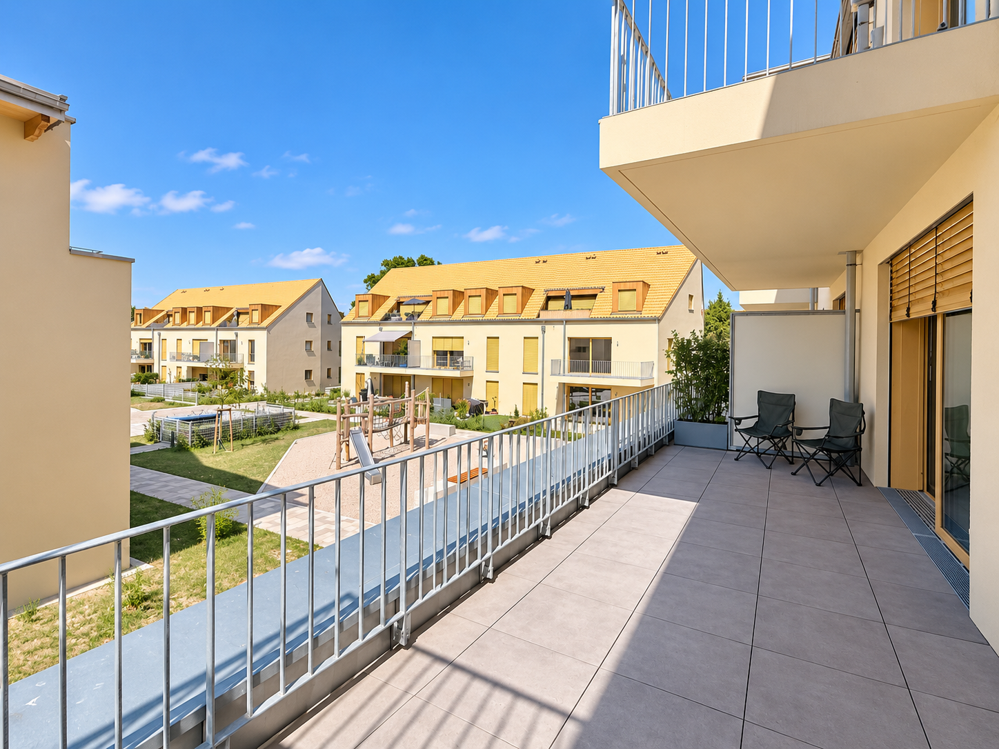 Exklusive Neubauwohnung am Cospudener See: Stilvolles 2-Zimmer-Domizil mit Balkon, Parkett und Tiefgarage