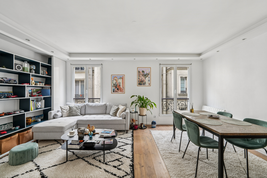 2-room apartment – 44 m² – Dual aspect overlooking two courtyards – Quiet and bright – Exelmans Boulevard, 75016 Paris