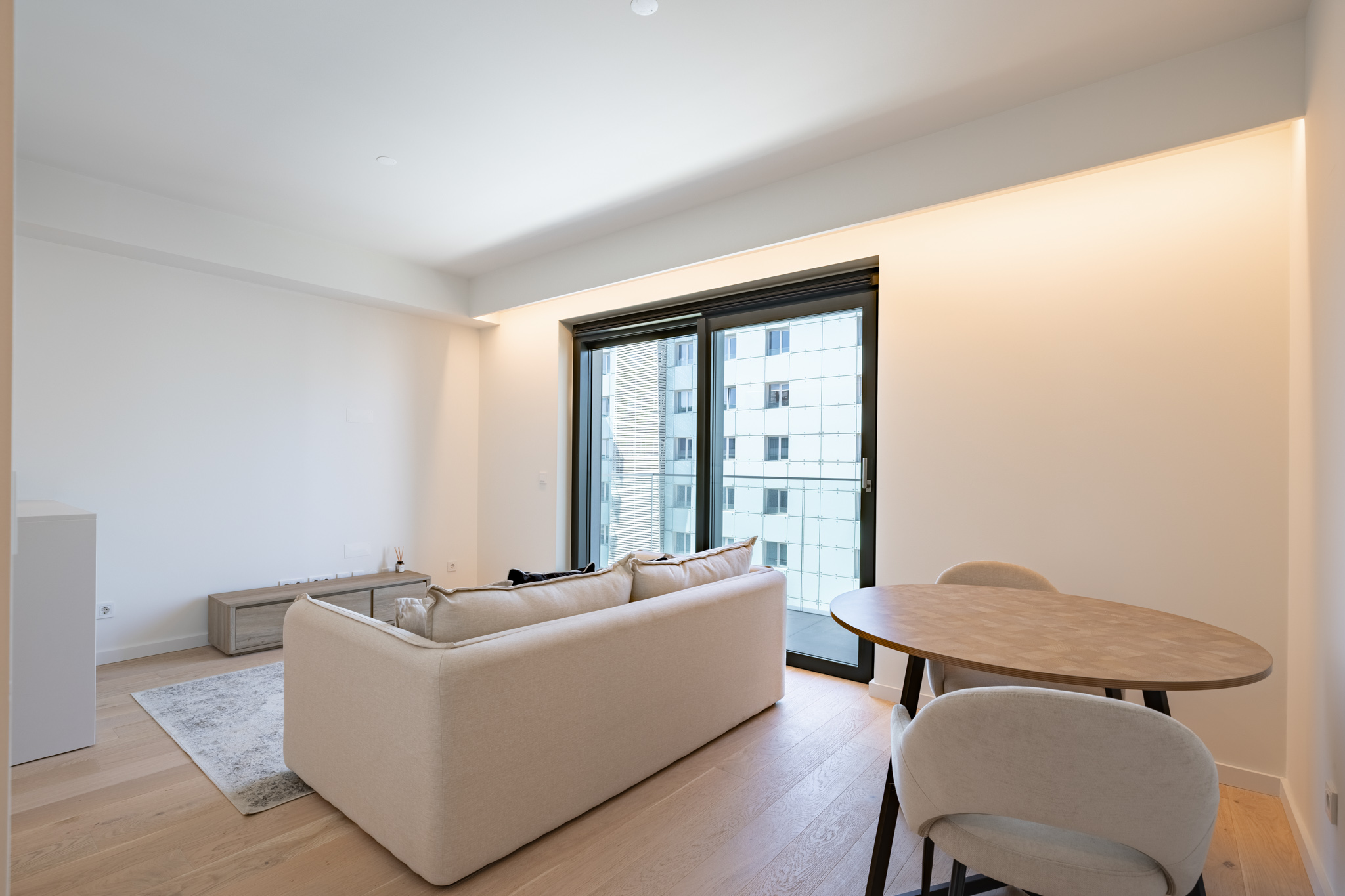 Contemporary T1 Apartment with Balcony in DUUO Lisbon, Avenidas Novas
