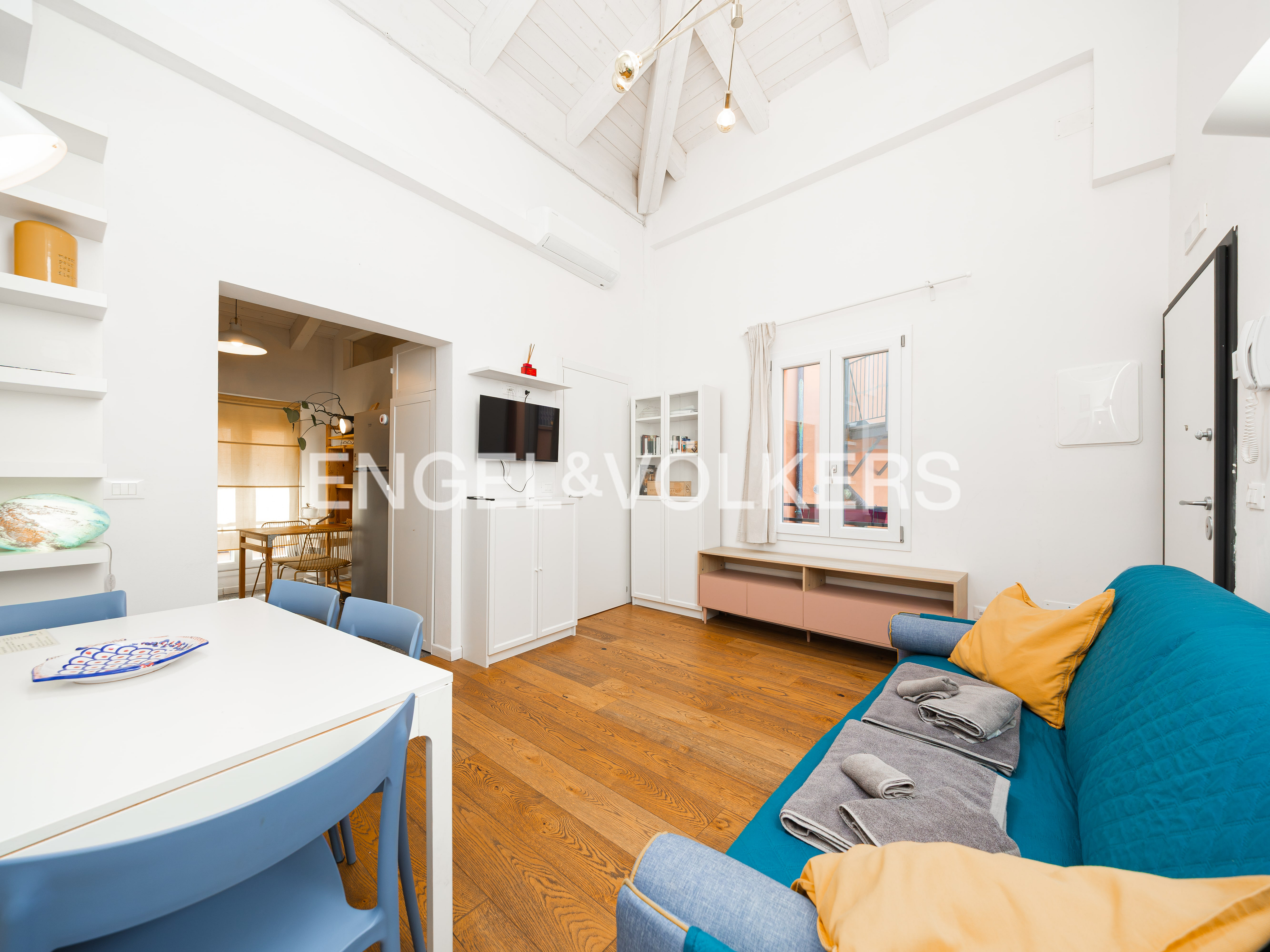 Elegant 3-room apartment in the heart of Bologna