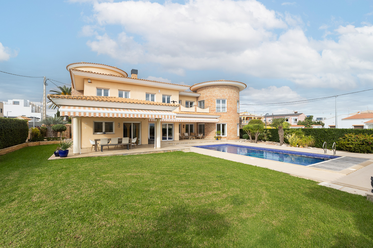 Exclusive villa by the sea in Vinaros