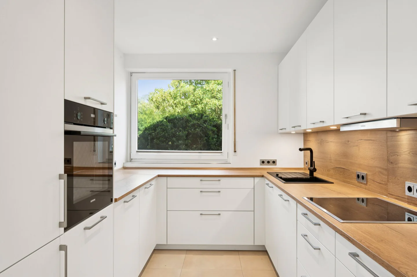 Ein Zuhause für Gartenliebhaber – Stilvolle 5-Zimmer-Wohnung mit 200 m² privater Gartenidylle - Photo 2