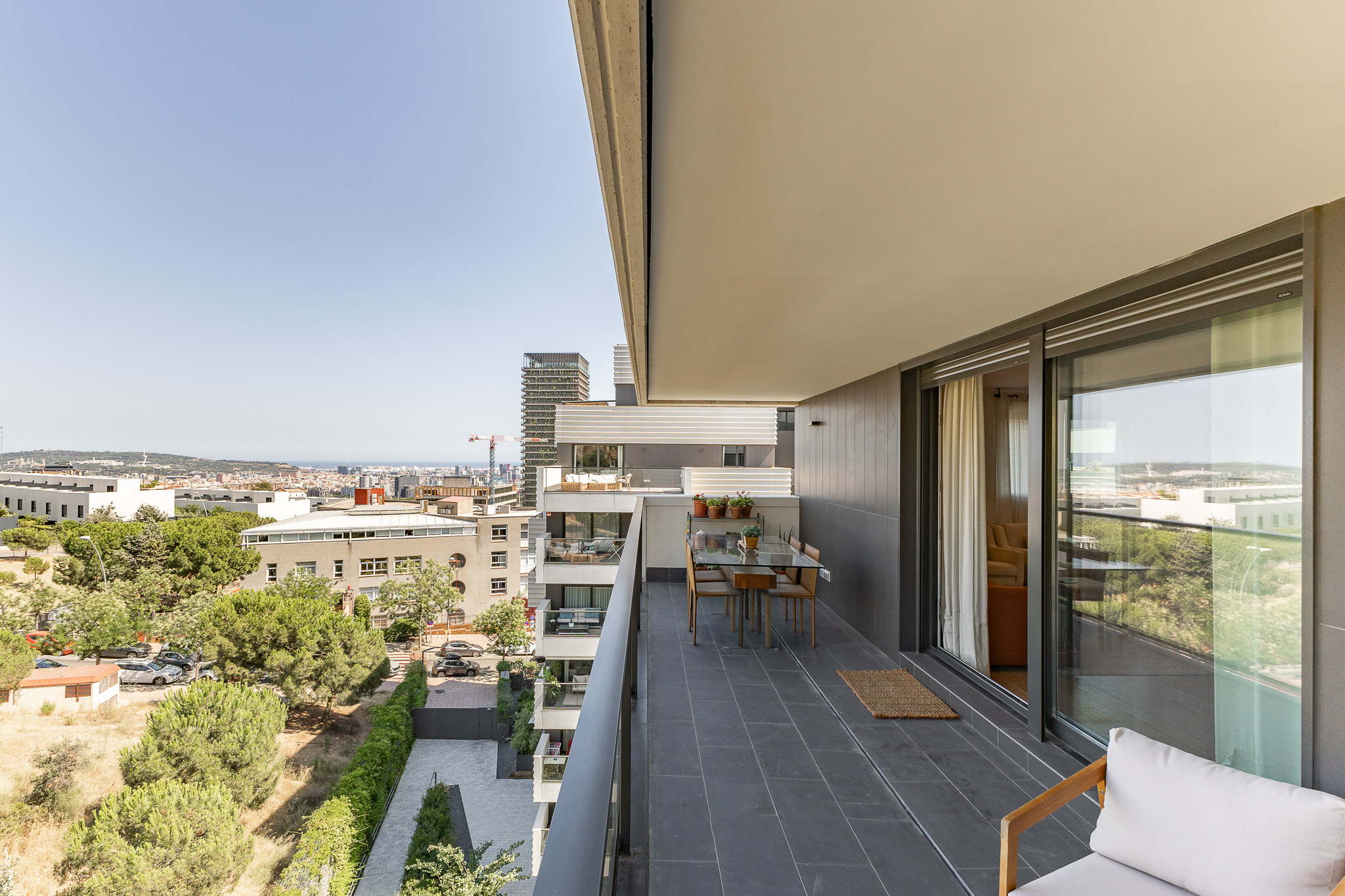 Exclusive 4-bedroom apartment in Finestrelles
