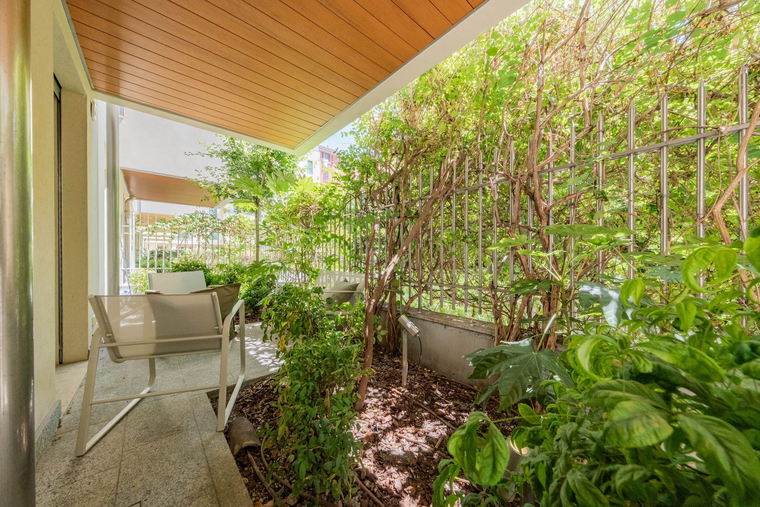Delizioso bilocale arredato con giardino privato
