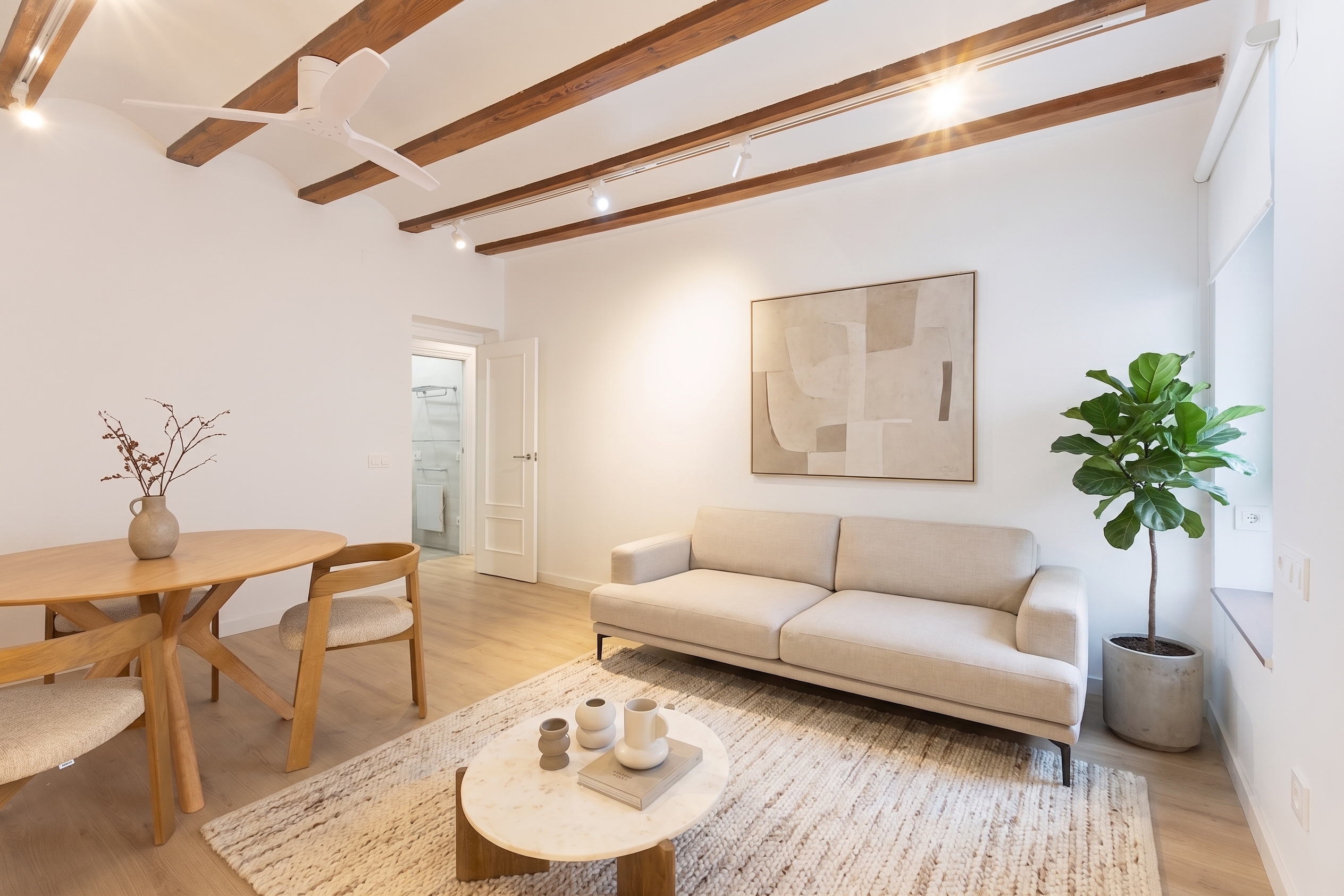 Newly renovated 2-bedroom apartment on Pérez Bayer