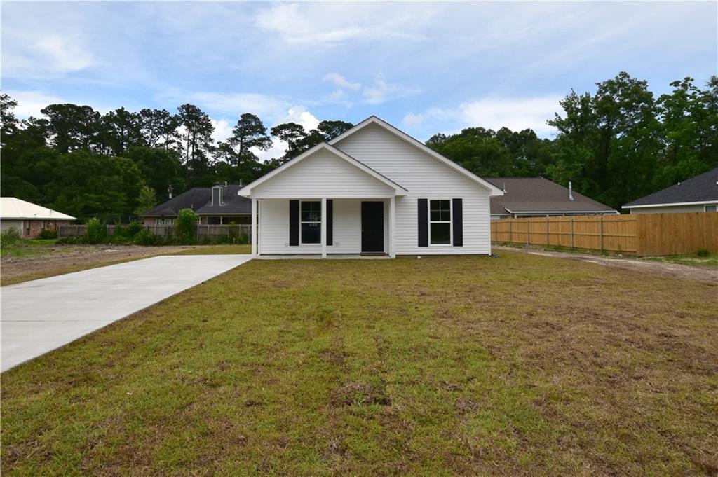 Private Road Living in the Heart of Pearl River