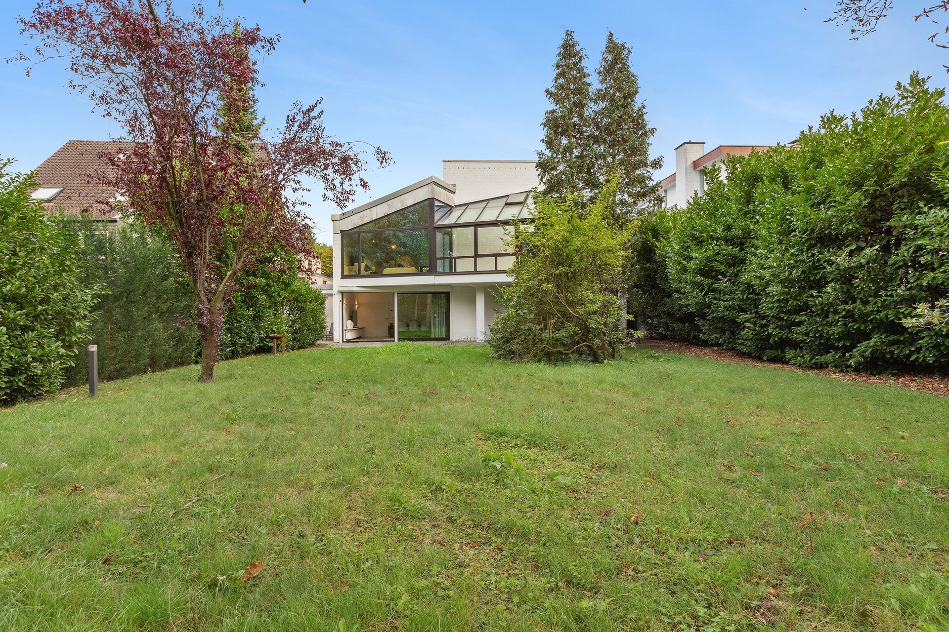 Living with garden charm – stylish elegance in a quiet location