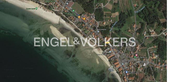 Engel&Völkers sells this building plot 50 metres from Barraña beach in Boiro