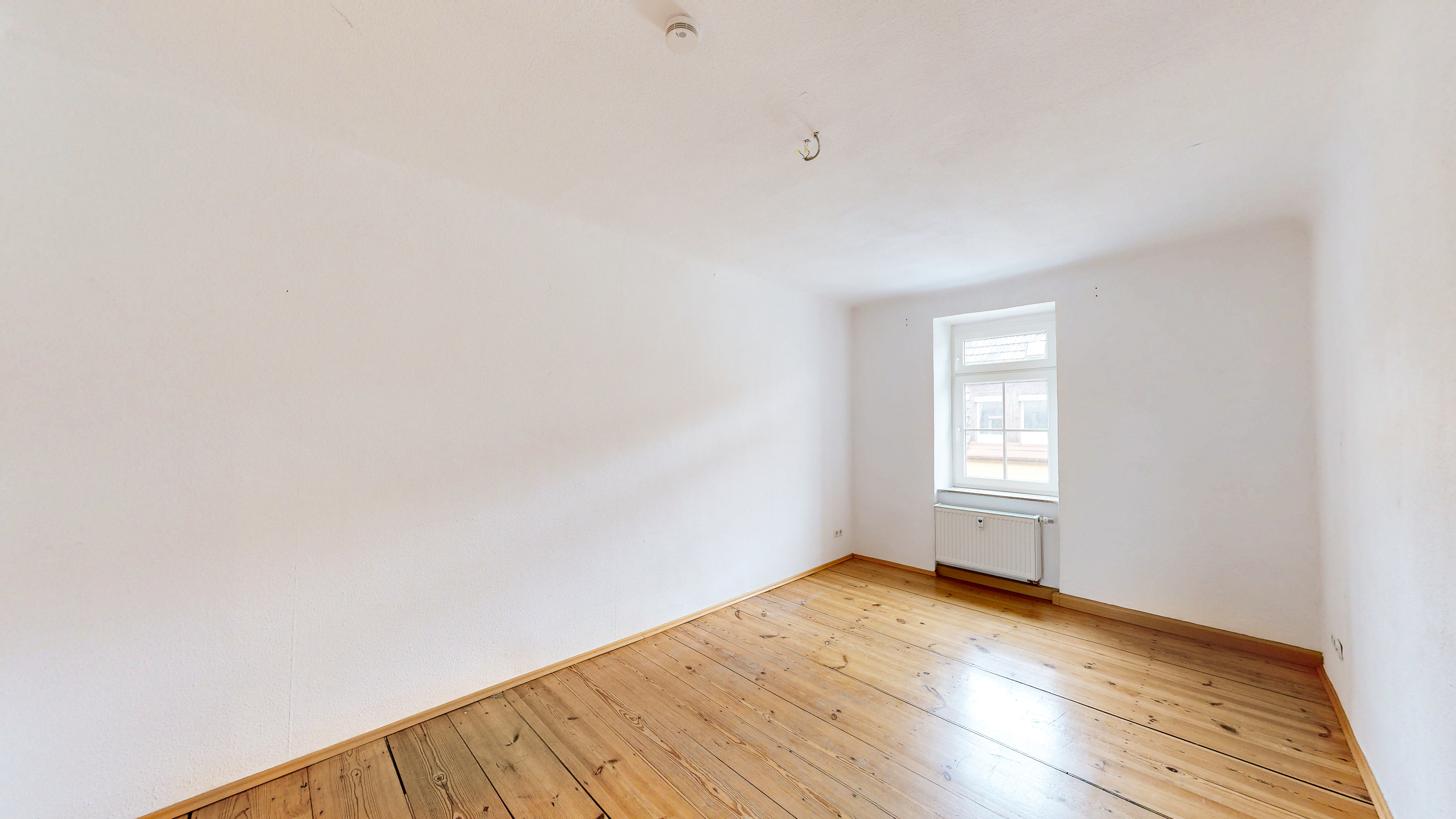 Leerstehende 2-Zimmer-Wohnung in einem Altbau aus der Gründerzeit!