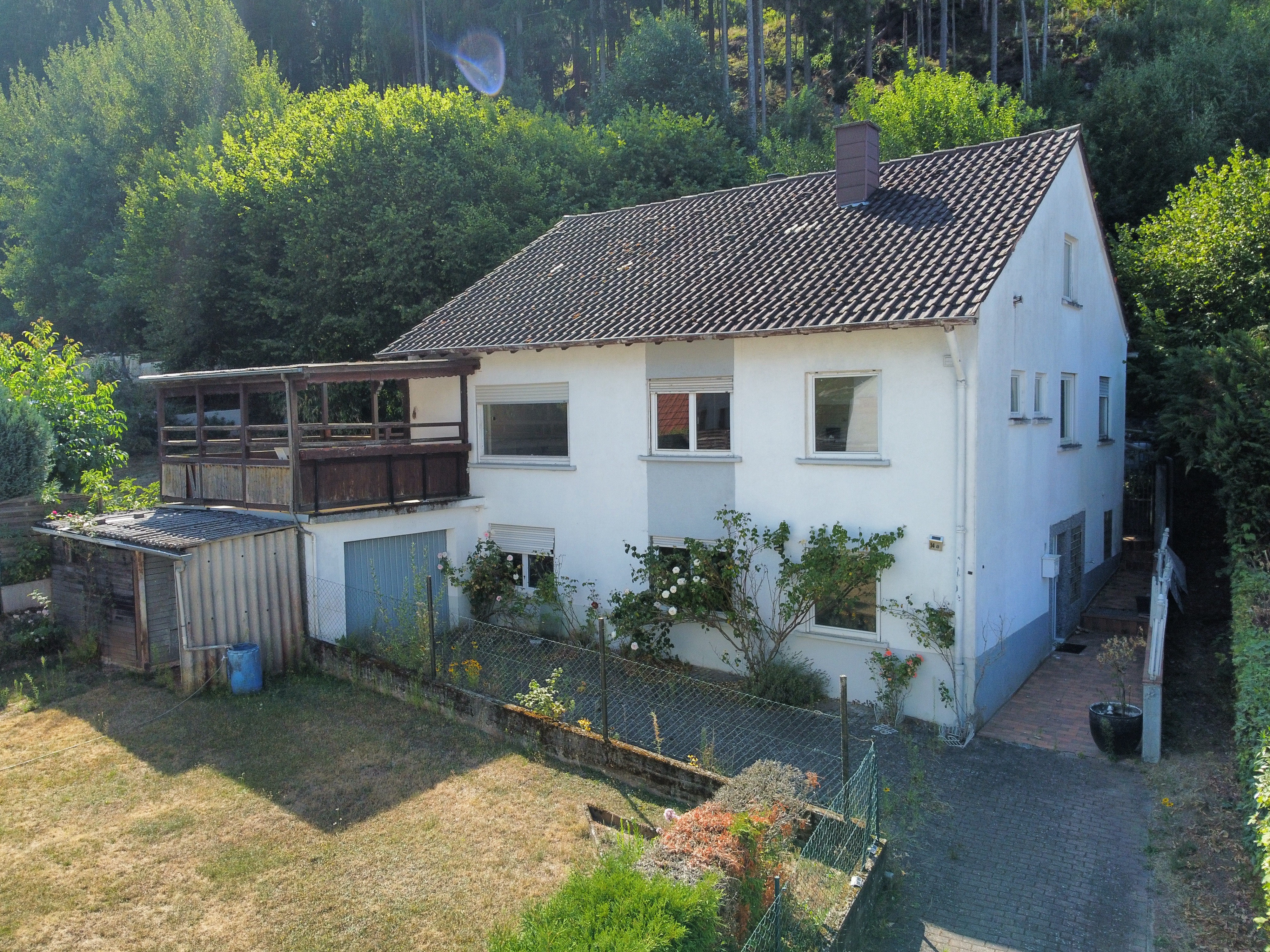 Sanierungsbedürftiges Ein- bis Zweifamilienhaus in ruhiger Wohnlage!