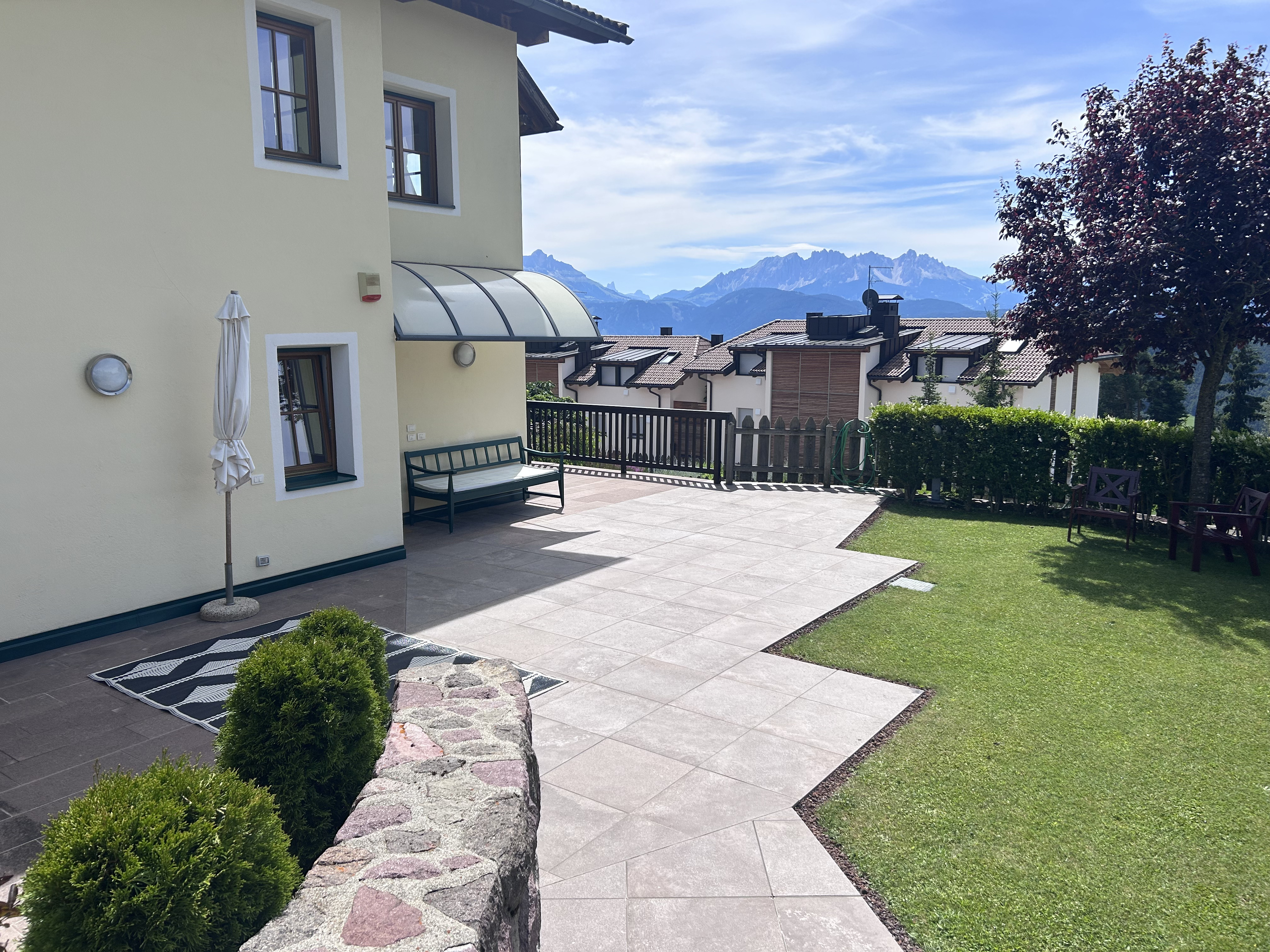 Two room apartment with garden, panoramic views and garage