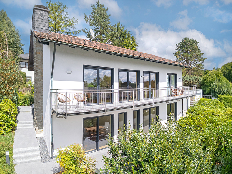Fully renovated, modern bungalow: Move in and feel at home