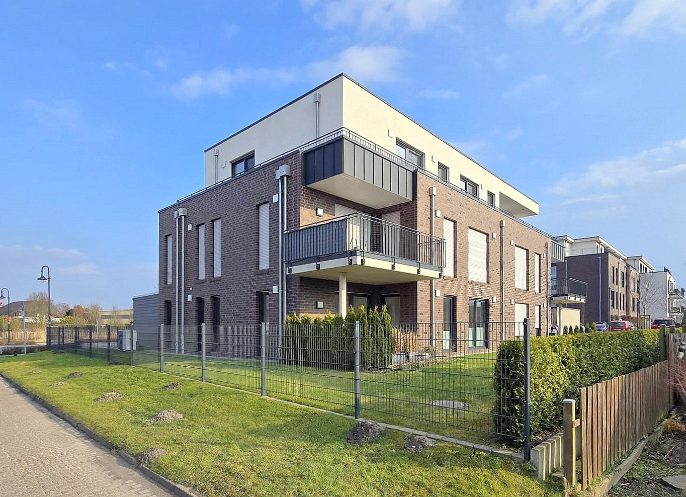 Neuwertige Eigentumswohnung - Großer Balkon - Zentral in Jever