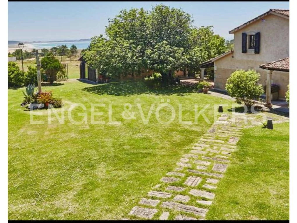Engel&Völkers is selling this exclusive house, with views of the Natural Park of Dunas de Corrubedo