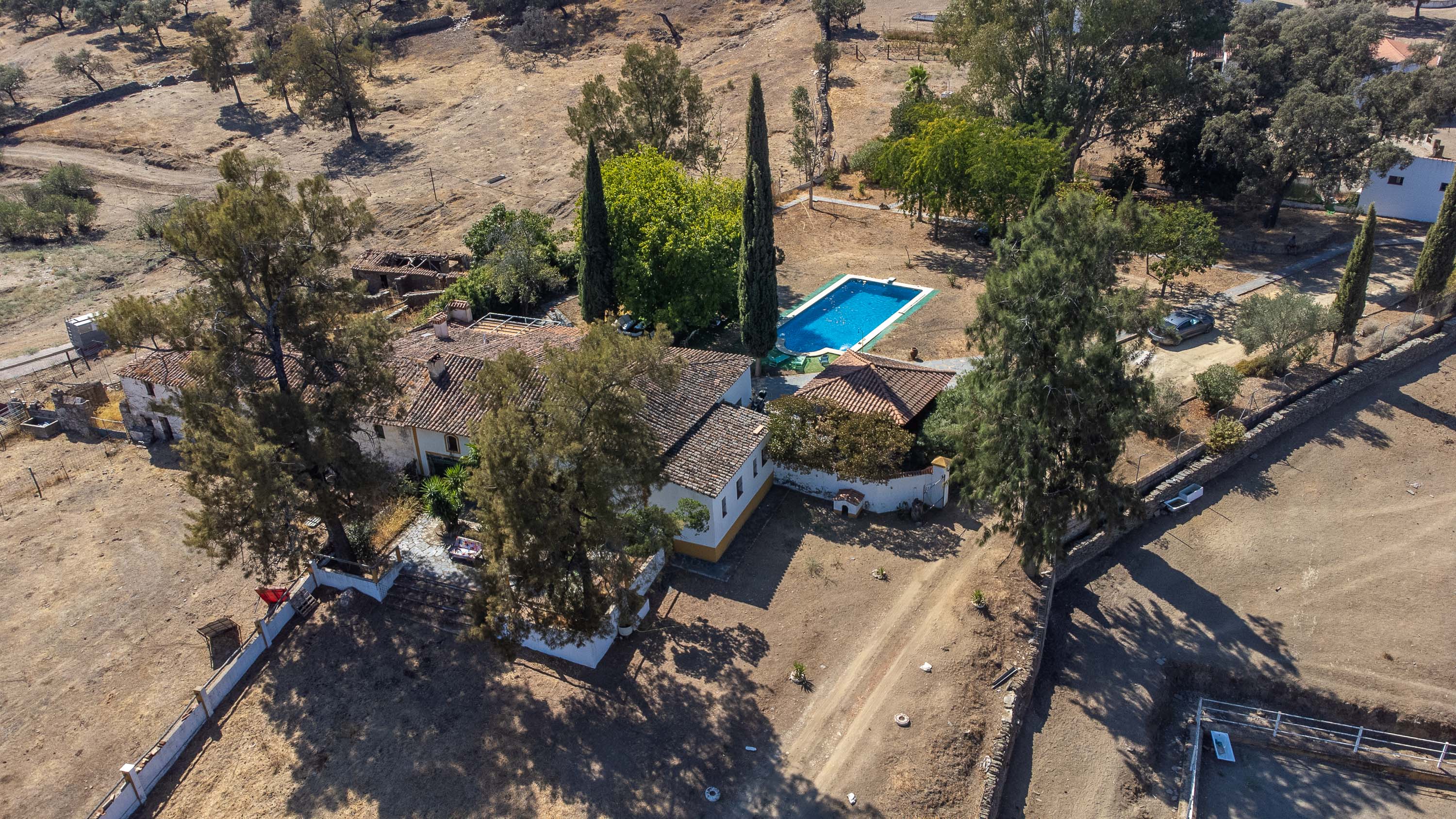 Country house with 5-hectare equestrian estate, 8 km from Aracena