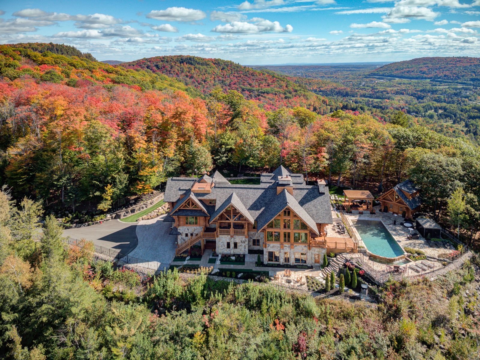 Superb estate in an enchanting setting with panoramic views
