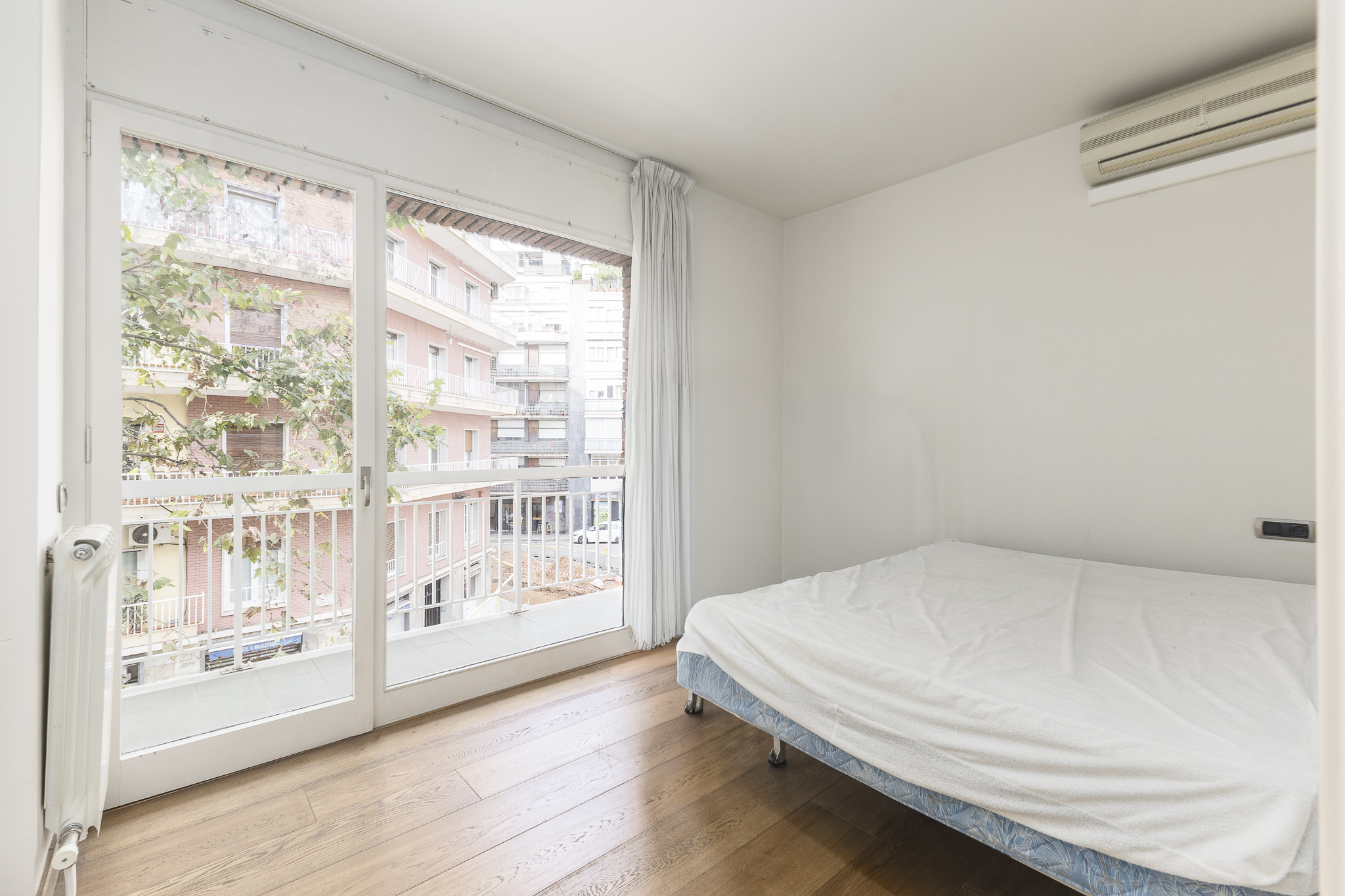 Spectacular exterior apartment with terrace in Plaza Adriano