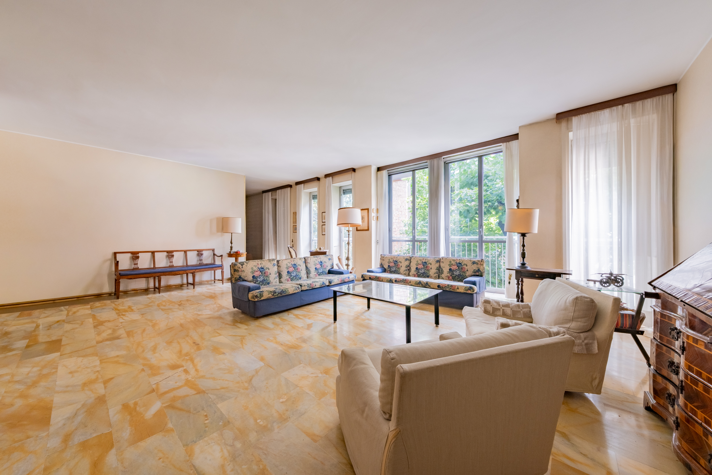 Elegant apartment in a modern residential building