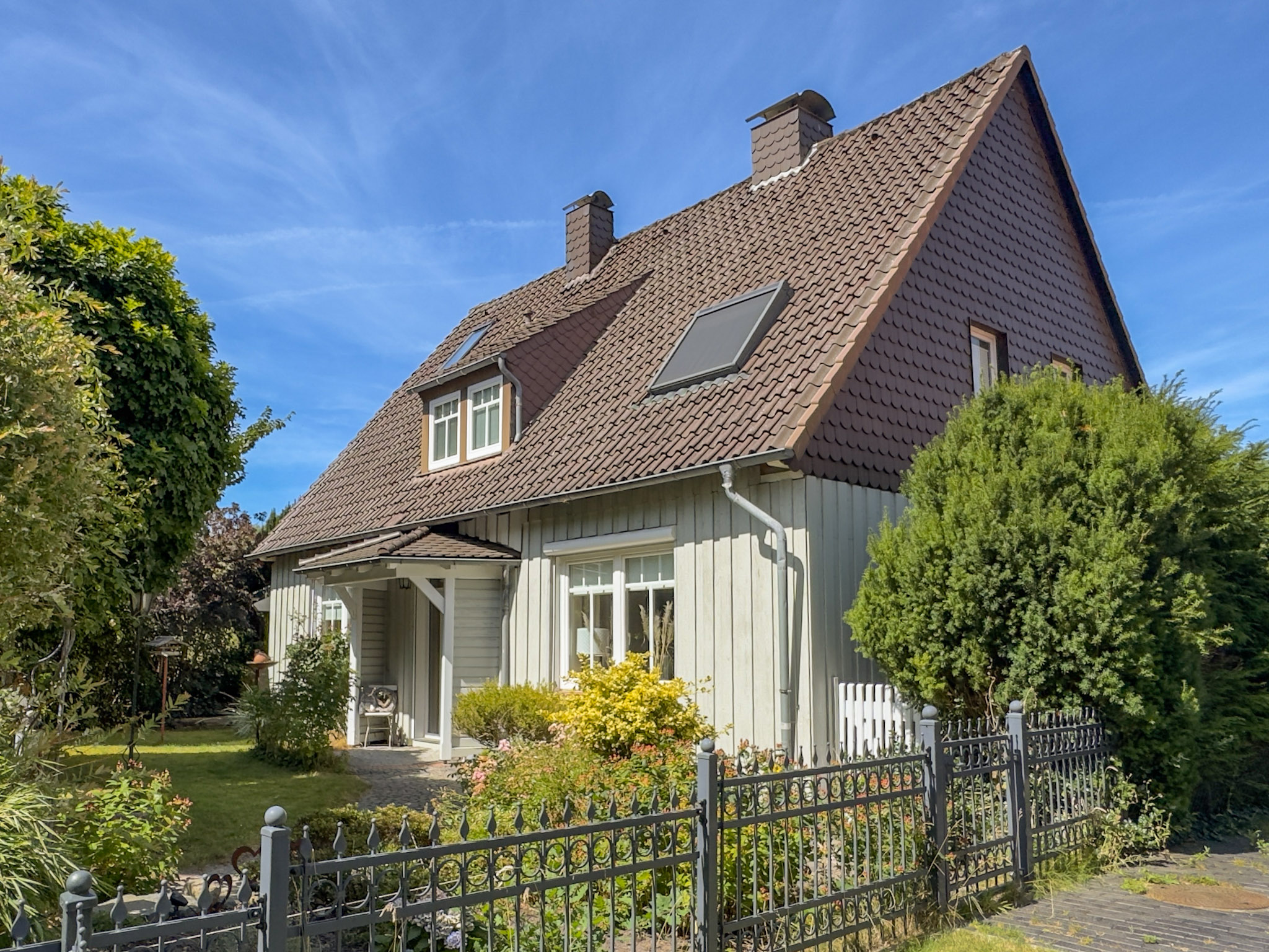 Historischer Wohntraum hinter dem Deich  -                                                                   stilvoll renoviertes Einfamilienhaus mit Weserblick
