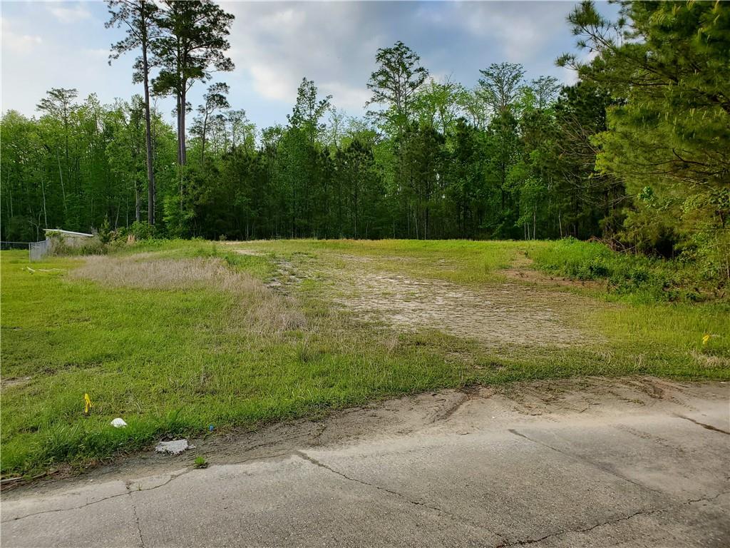 Prime River Oaks Acreage in Northshore School District!