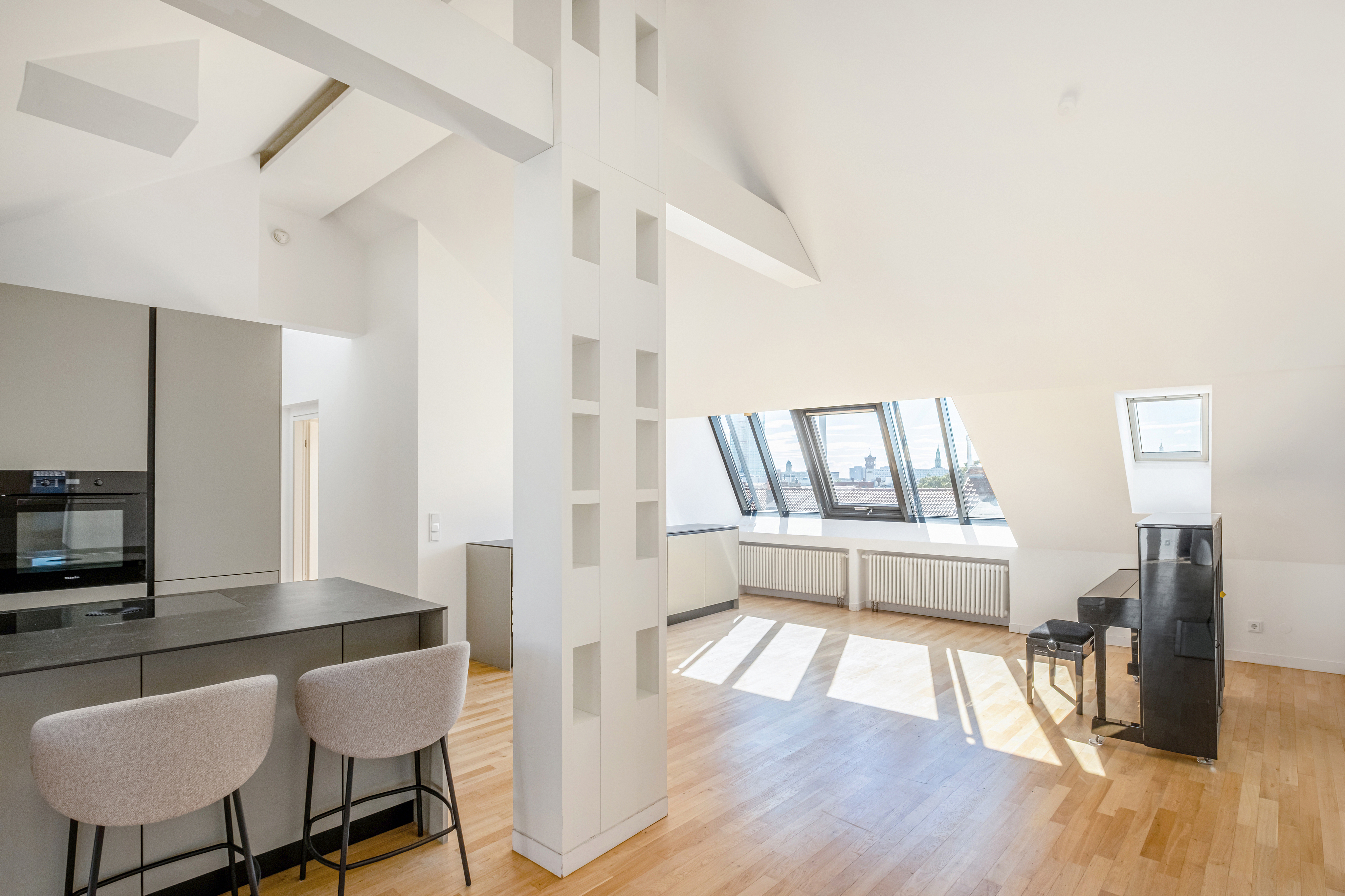 Beautiful top-floor apartment with terrace and fireplace near Teutoburg Square