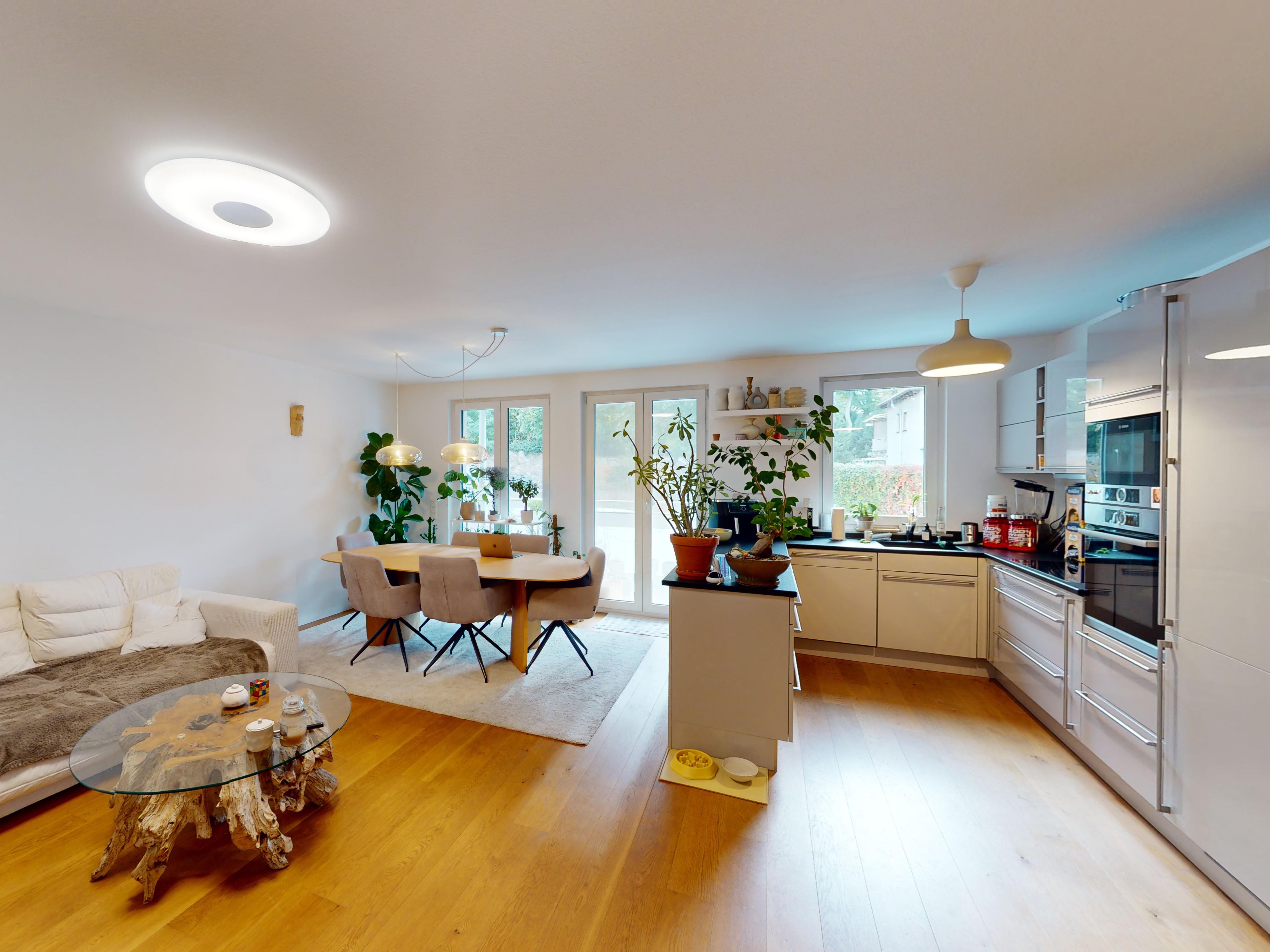 Moderne 3-Zimmer-Wohnung mit Terrasse und Stellplatz