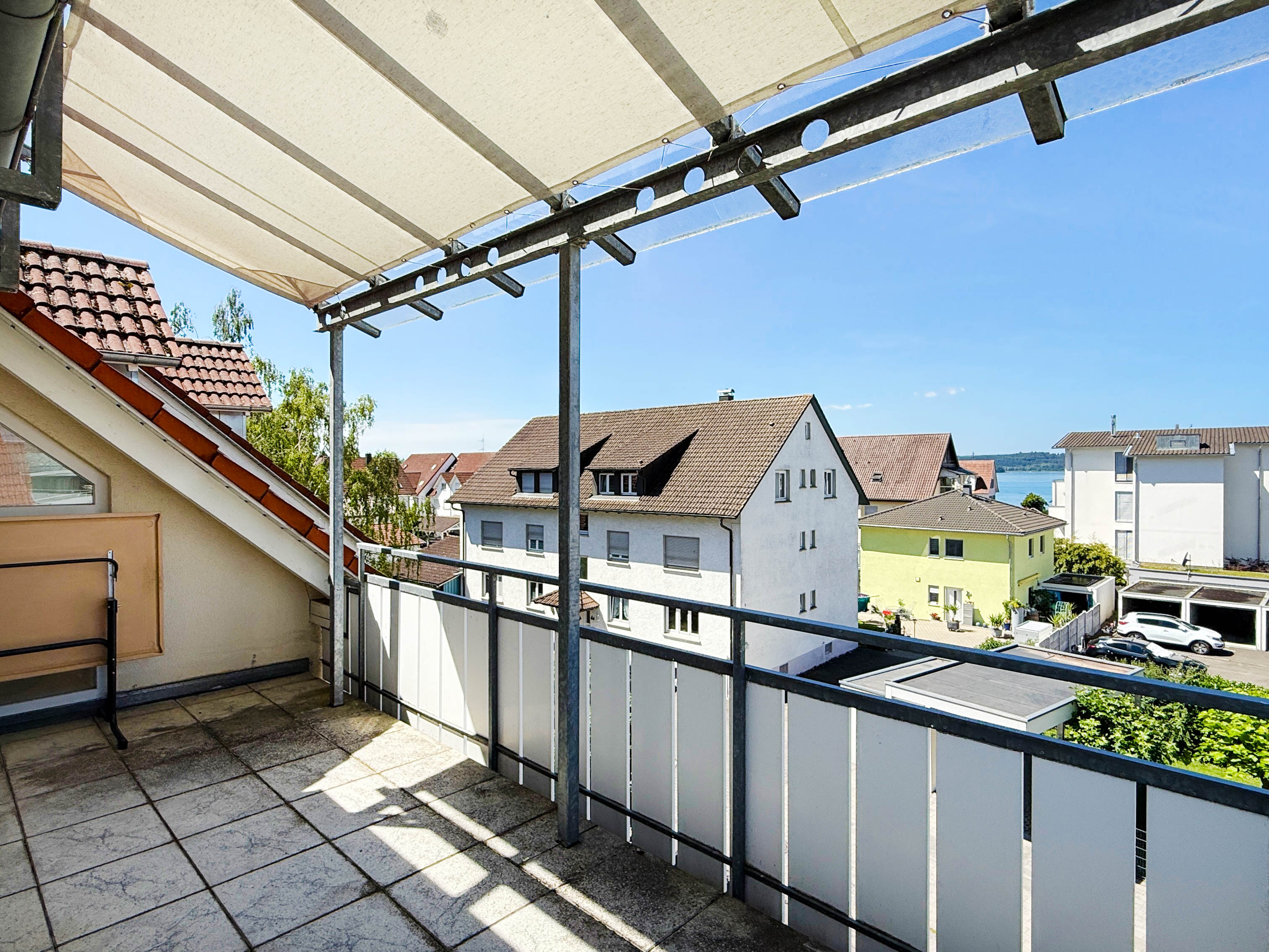 Seenahe Maisonettewohnung mit Teilseesicht