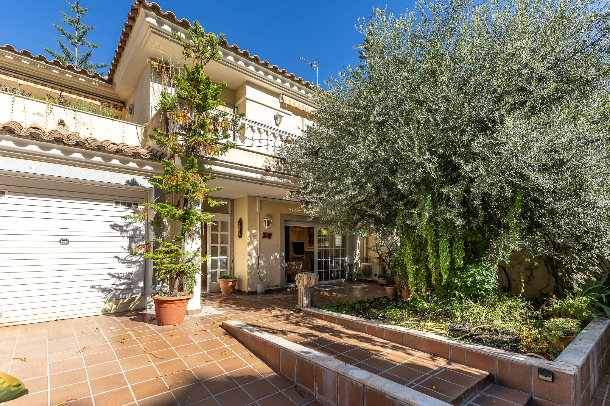 Townhouse near Port Marina, Premià de Mar. Second line from the sea.