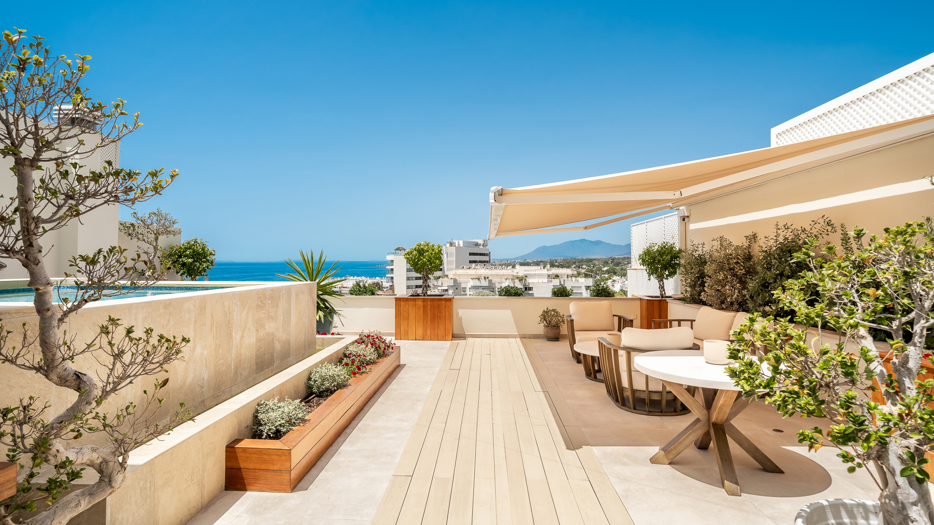 Spacious Duplex Penthouse in Don Gonzalo with Private Plunge Pool