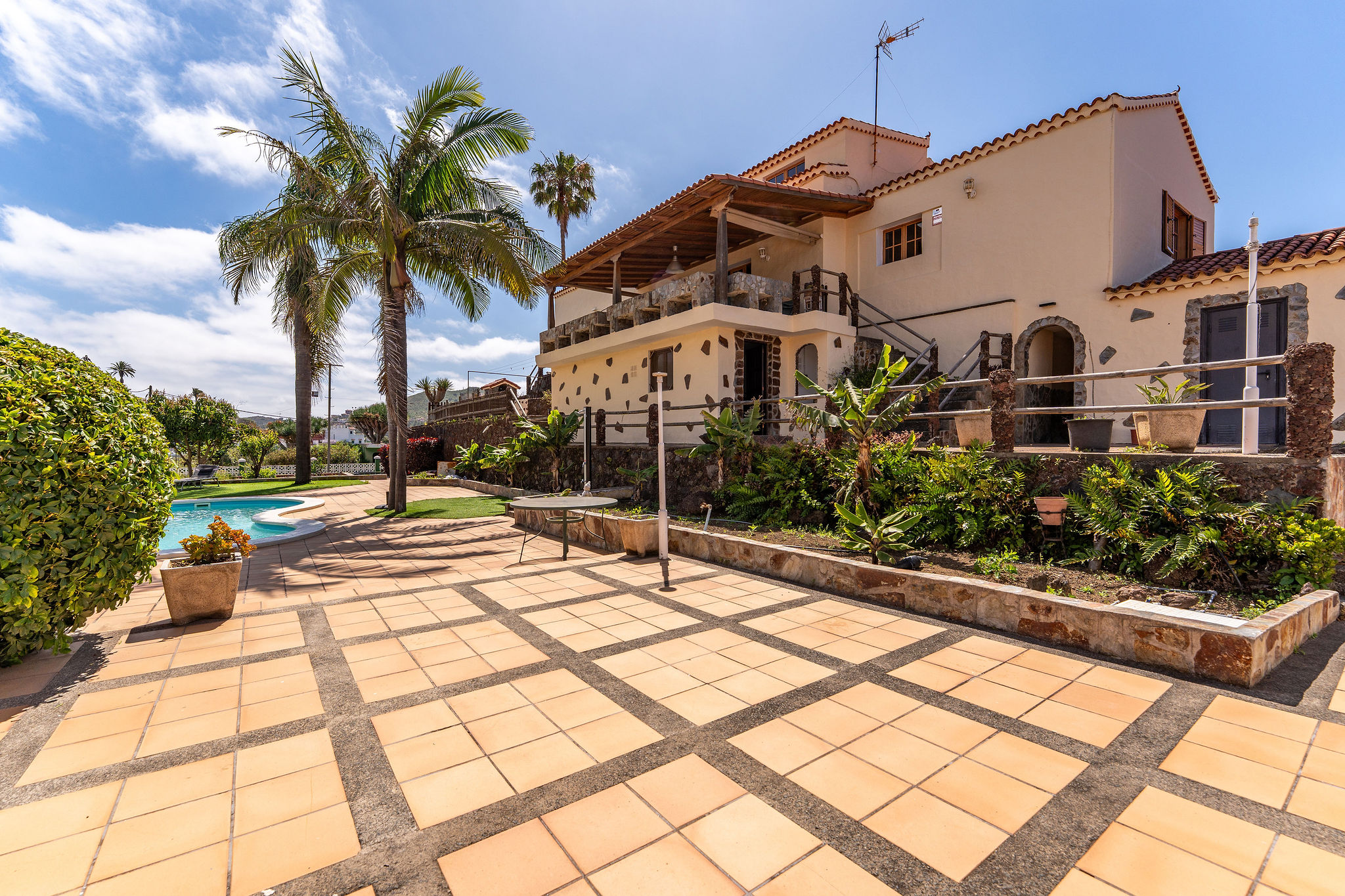Exklusive Villa mit Pool, Tennisplatz und großen Gärten in Tafira