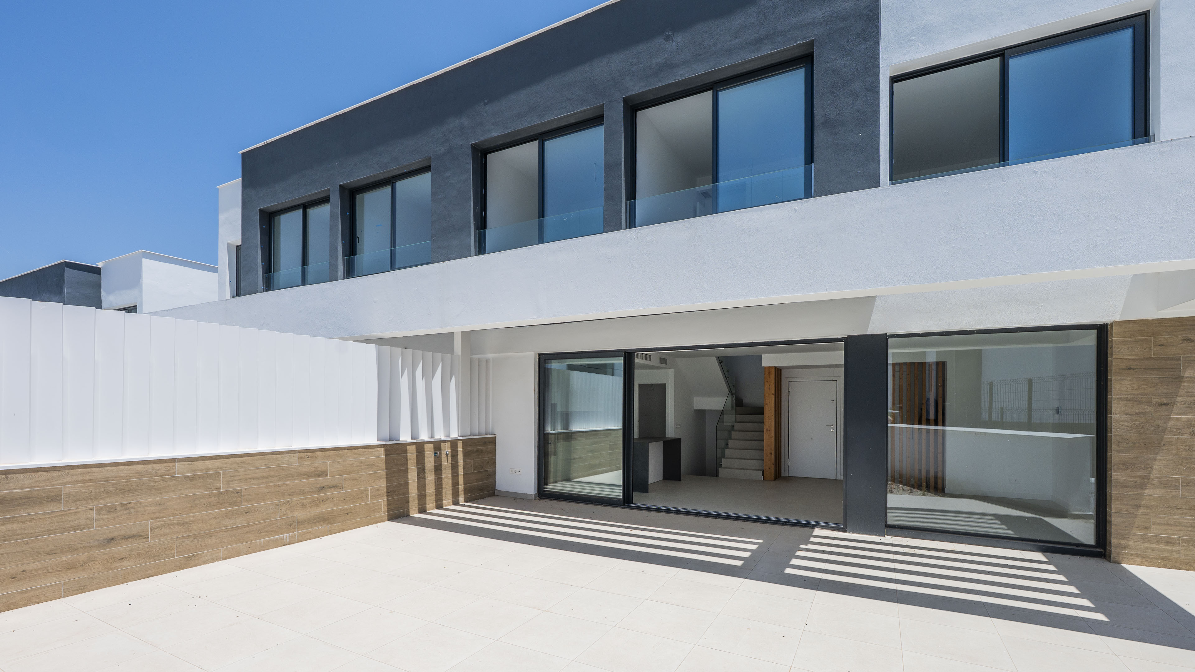 Modern semi-detached house close to golf course
