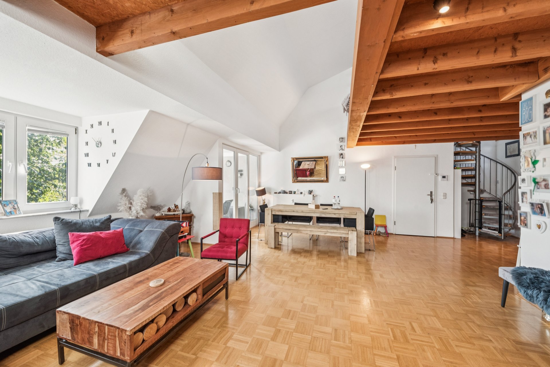 Living with special flair: 3-room apartment with spacious gallery