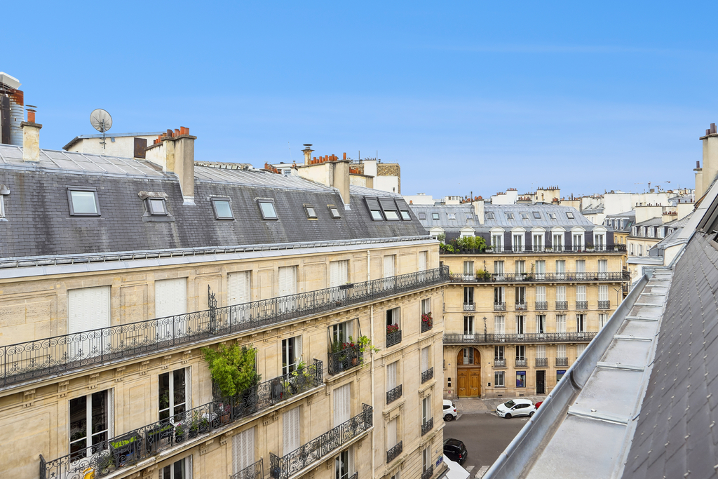 Top-floor apartment, Faubourg du Roule