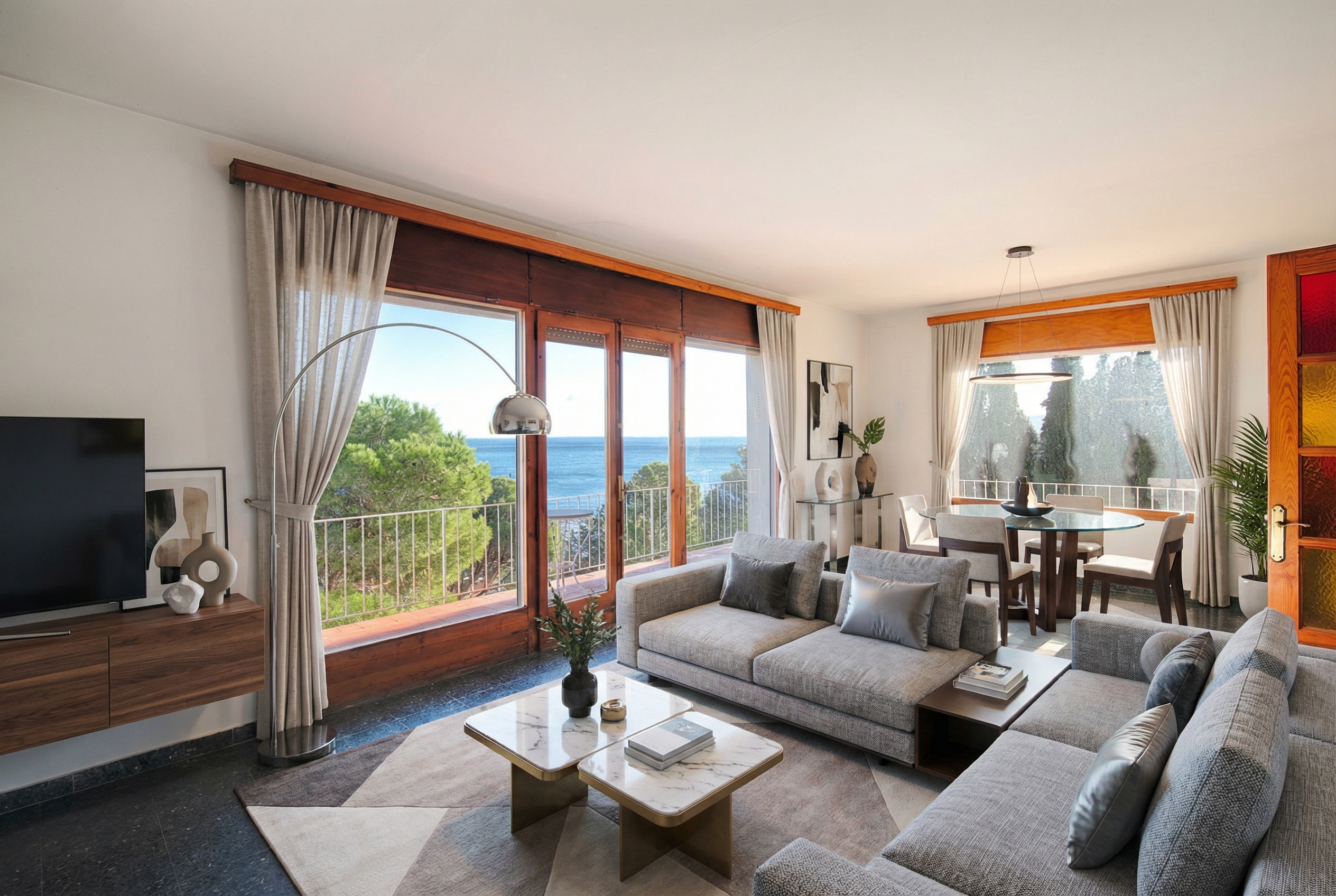Sea-view villa in the Grifeu–Cap Ras area