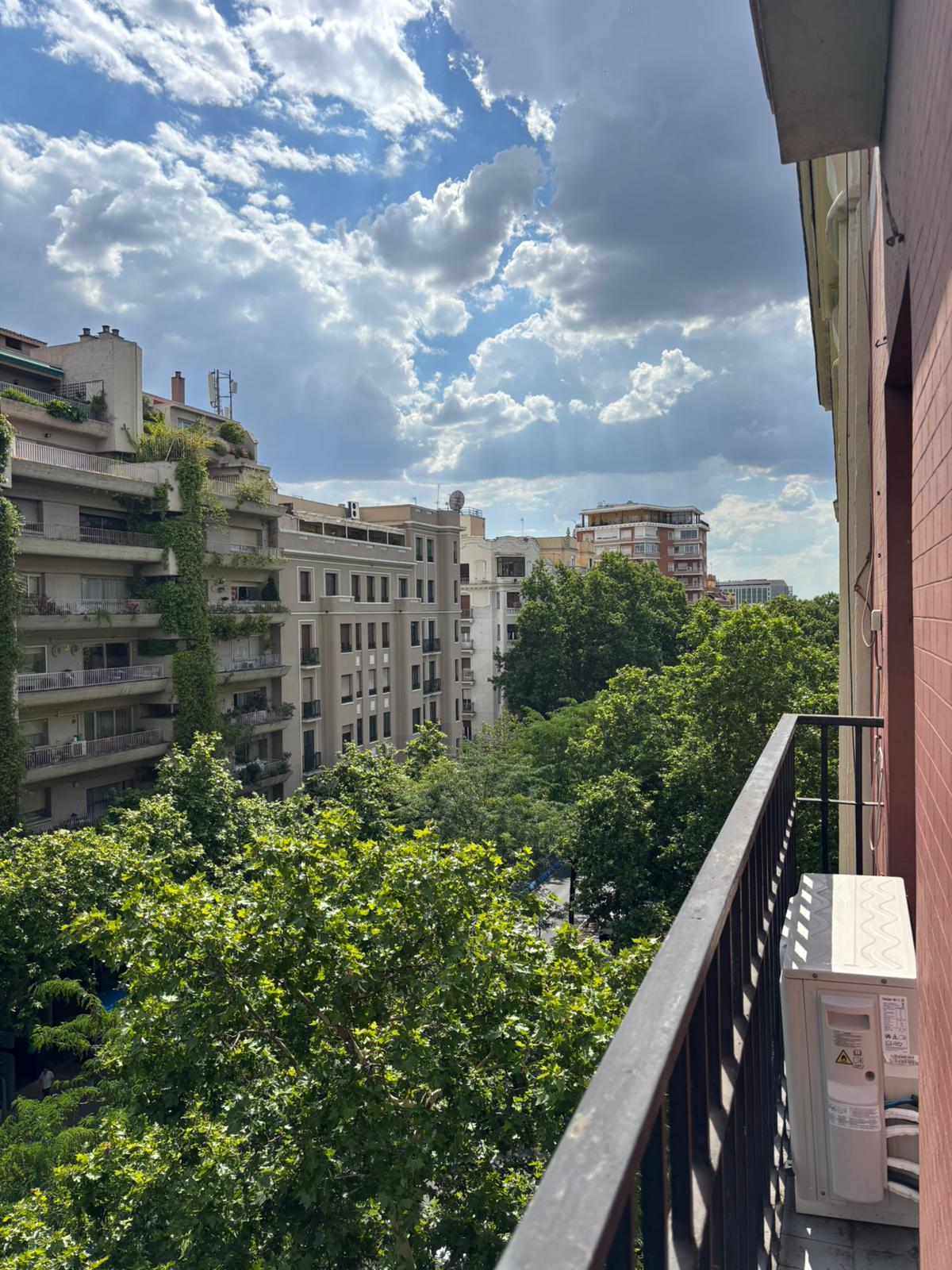 3-bedroom apartment on Alberto Aguilera Street, ideal for students.