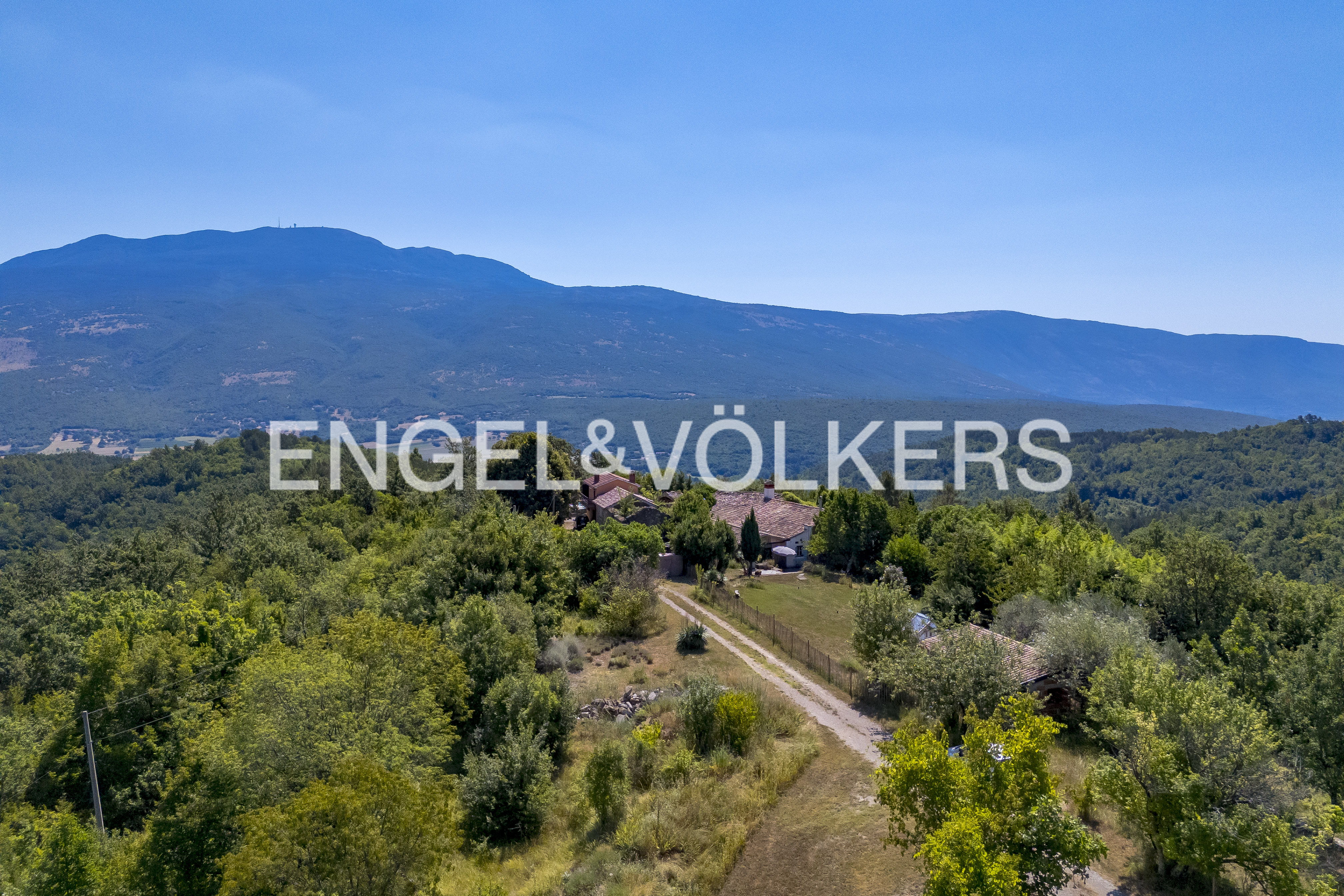 Authentic mini-village in Istria – A unique ensemble of nature, history & potential