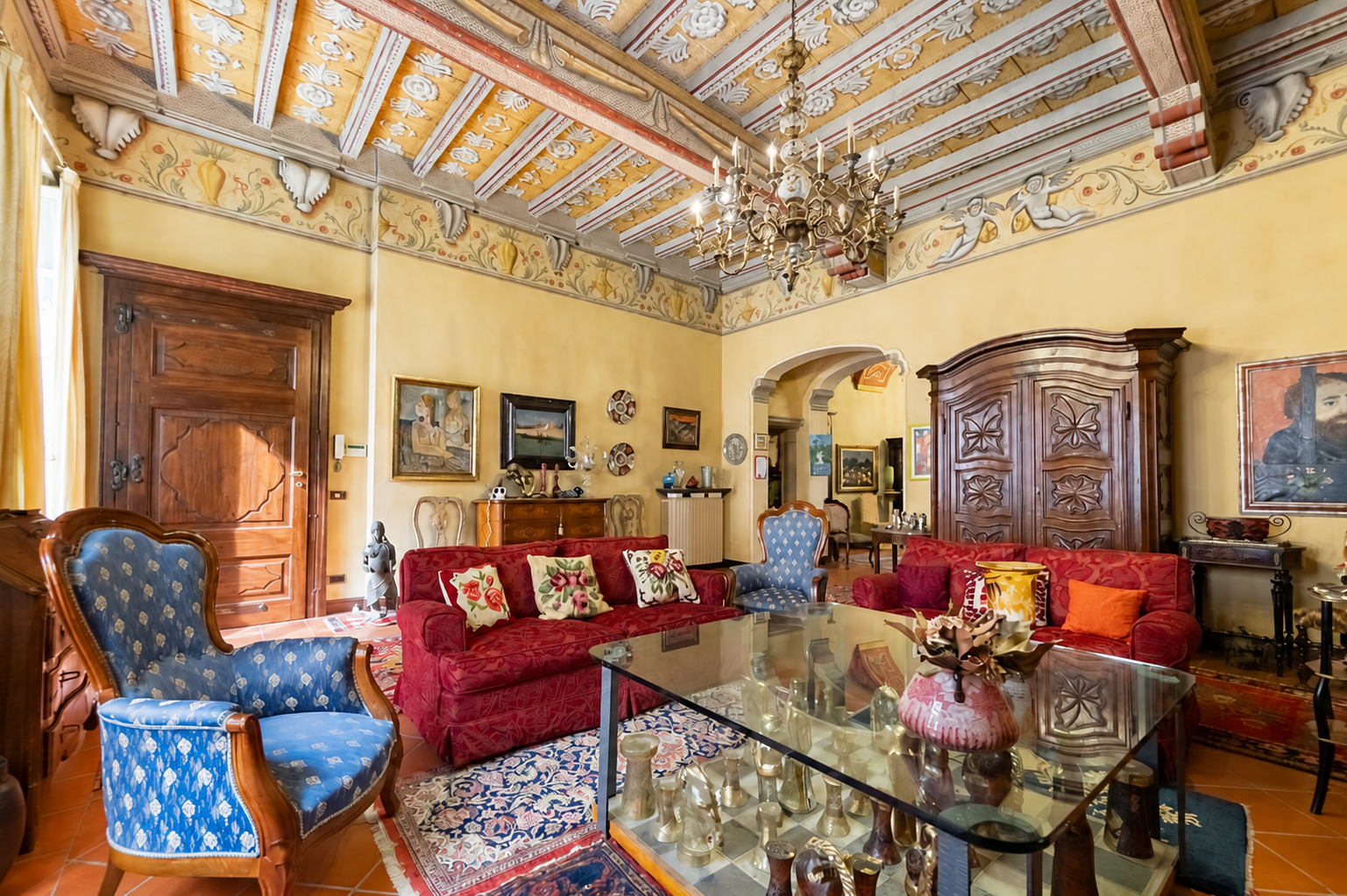 The timeless elegance of an entire historic residence