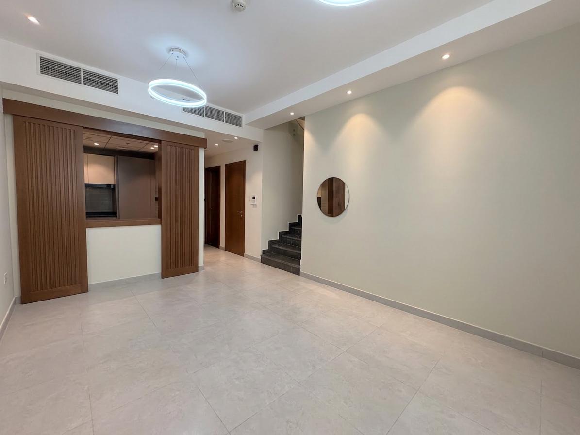 Spacious | Duplex - Dual Entrance | Unfurnished