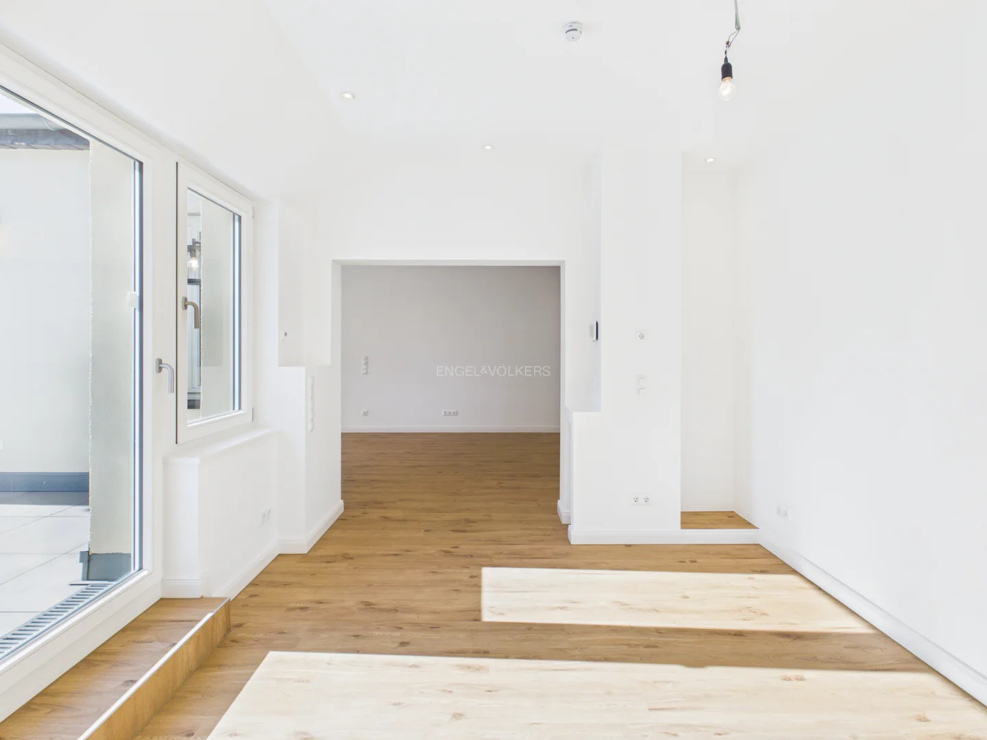 Erstbezug nach Kernsanierung - Exklusives Wohnen in einer Architektenvilla in Rheinnähe - Photo 1