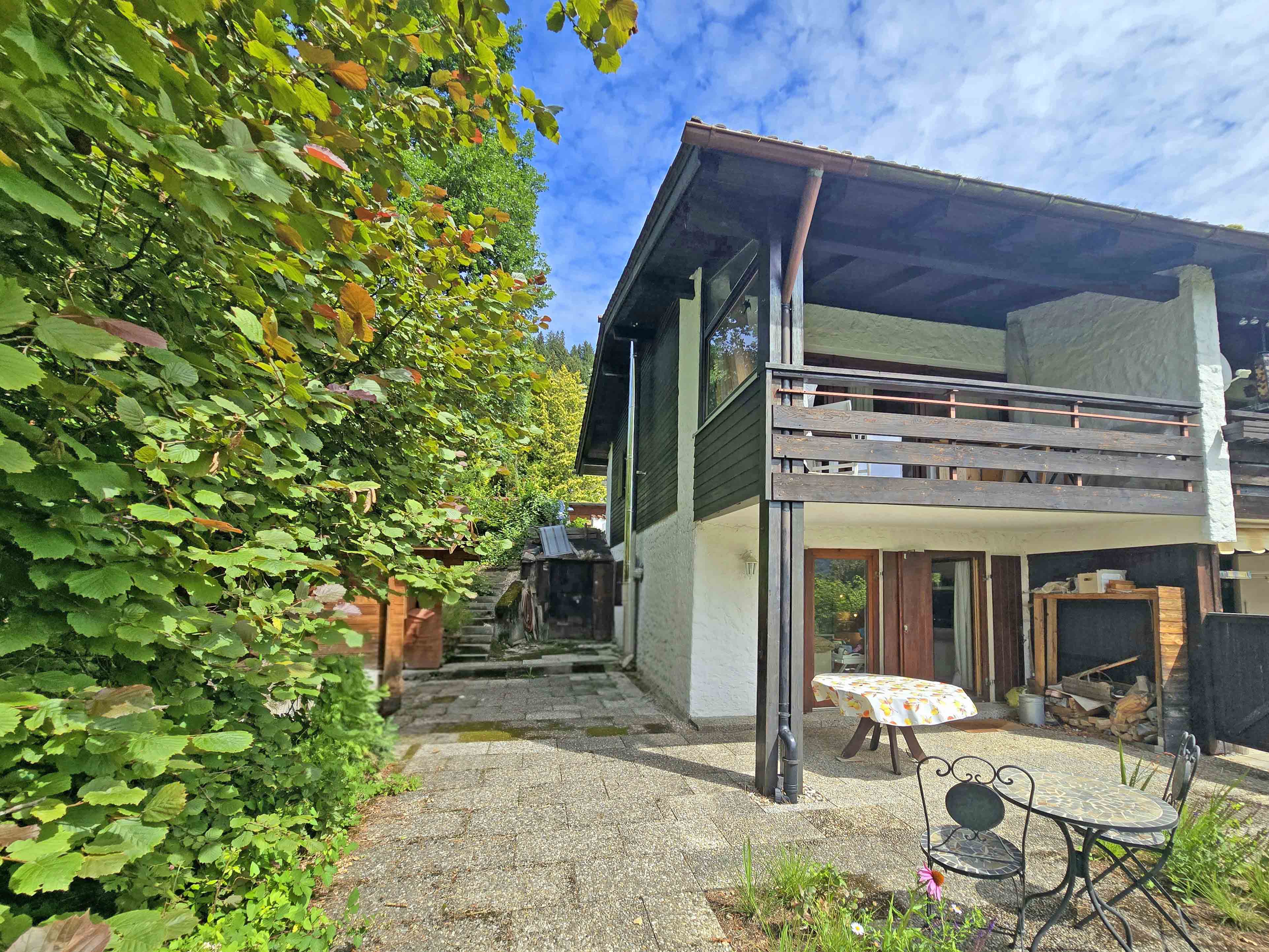 Klein, fein und voller Wohnqualität – Kleinreihenhaus mit Südterrasse, Garten und Bergpanorama