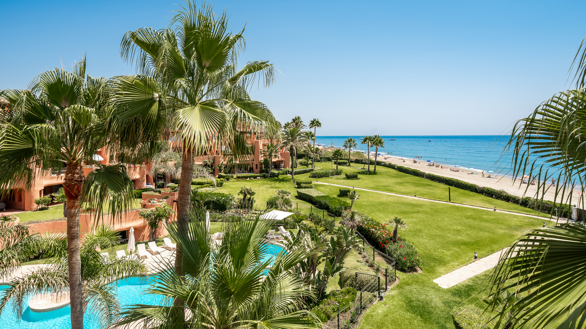 Seafront Duplex Penthouse in La Morera, Marbella East